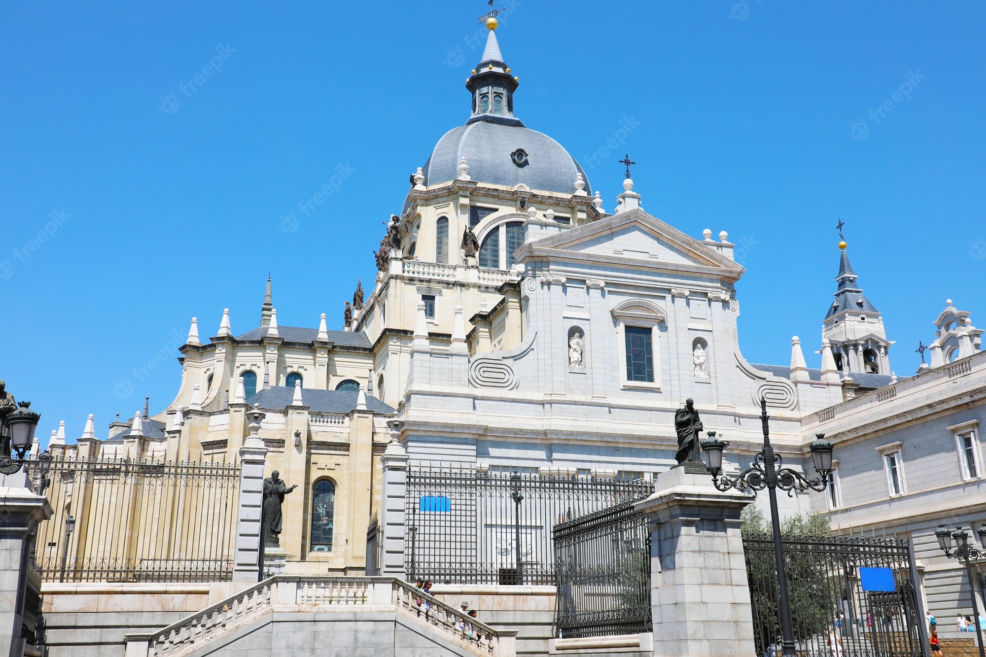 Almudena Cathedral Wallpapers