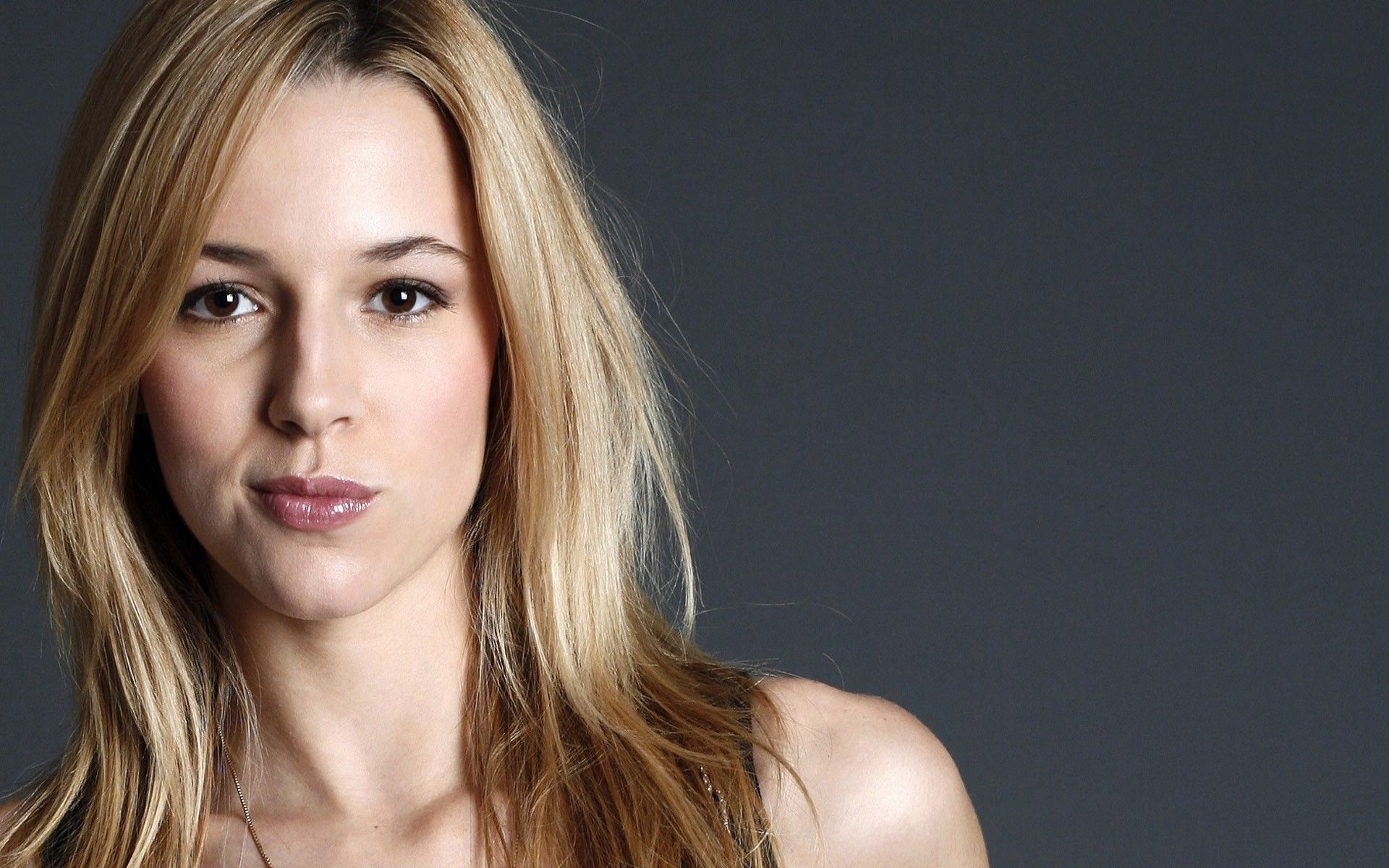 Alona Tal Wallpapers