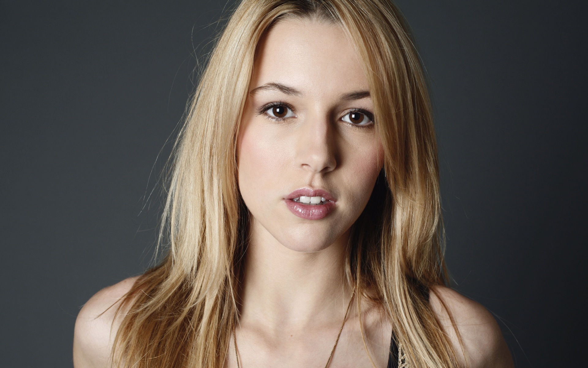 Alona Tal Wallpapers