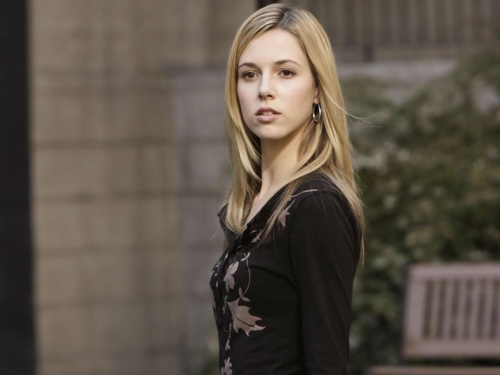 Alona Tal Wallpapers