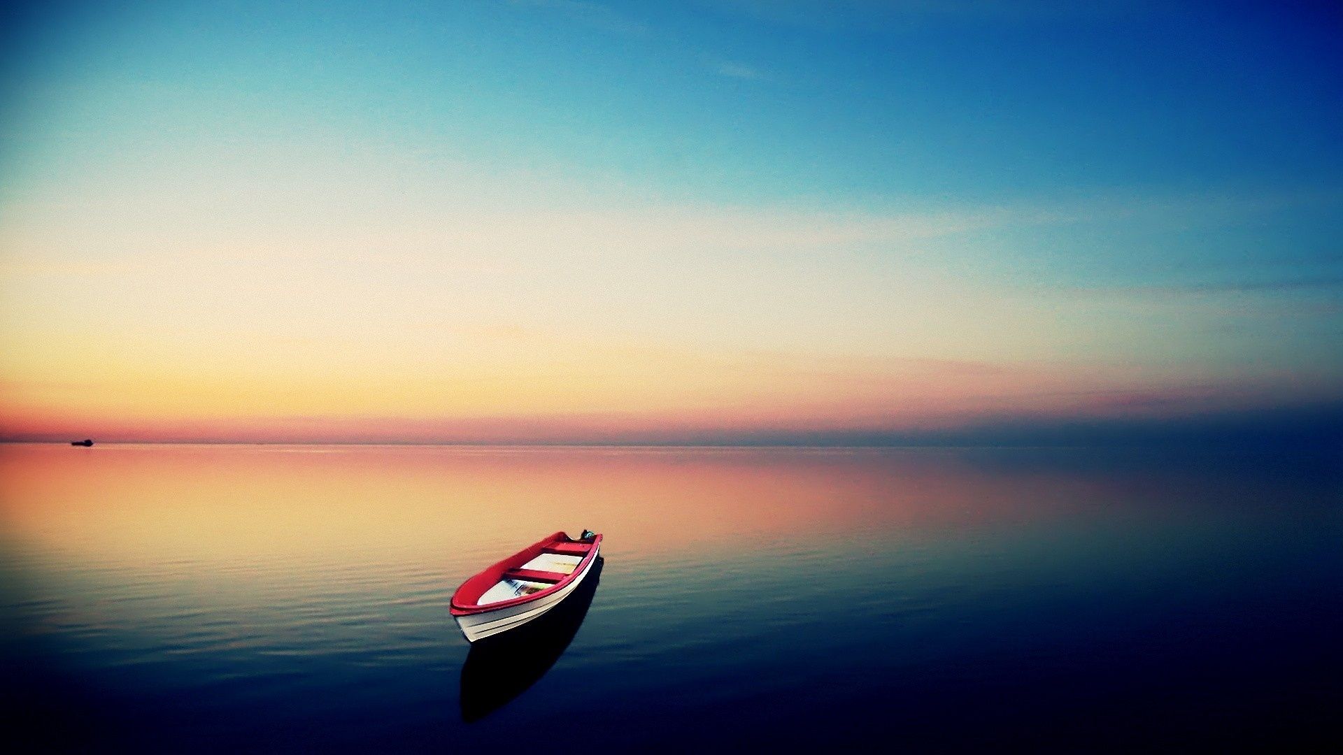 Alone Boat In The Sea Wallpapers