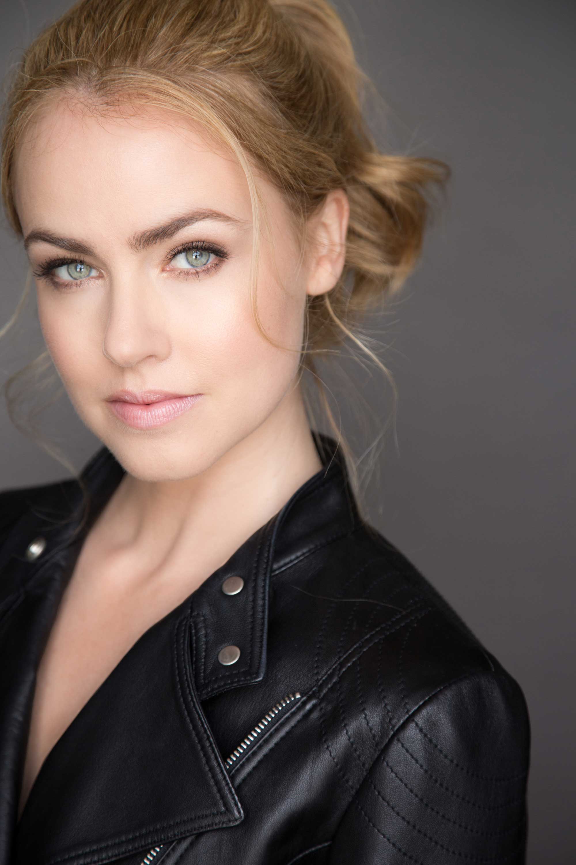 Amanda Schull Wallpapers