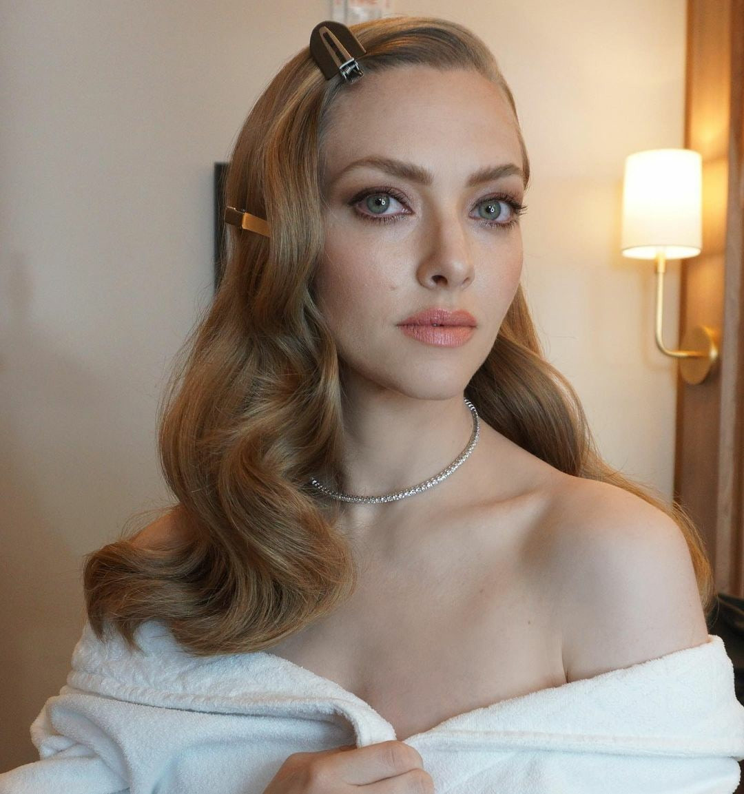 Amanda Seyfried Actress 2021 Wallpapers