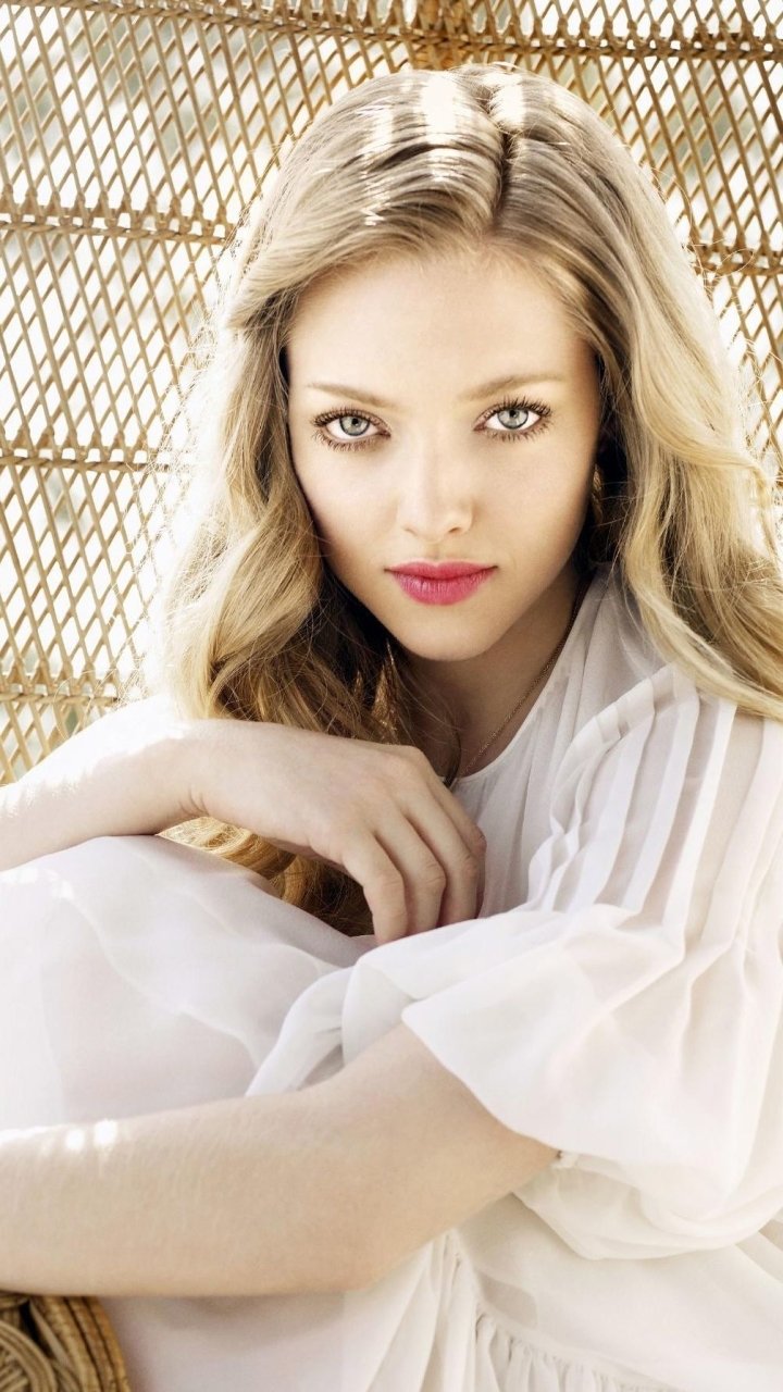 Amanda Seyfried Actress 2021 Wallpapers