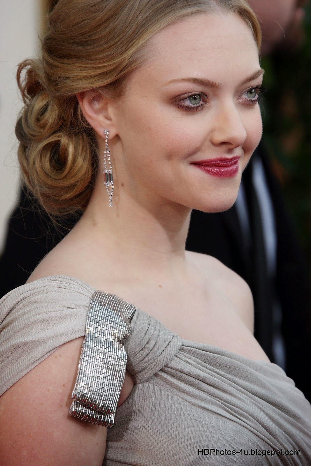 Amanda Seyfried Cute Photoshoot 2017 Wallpapers