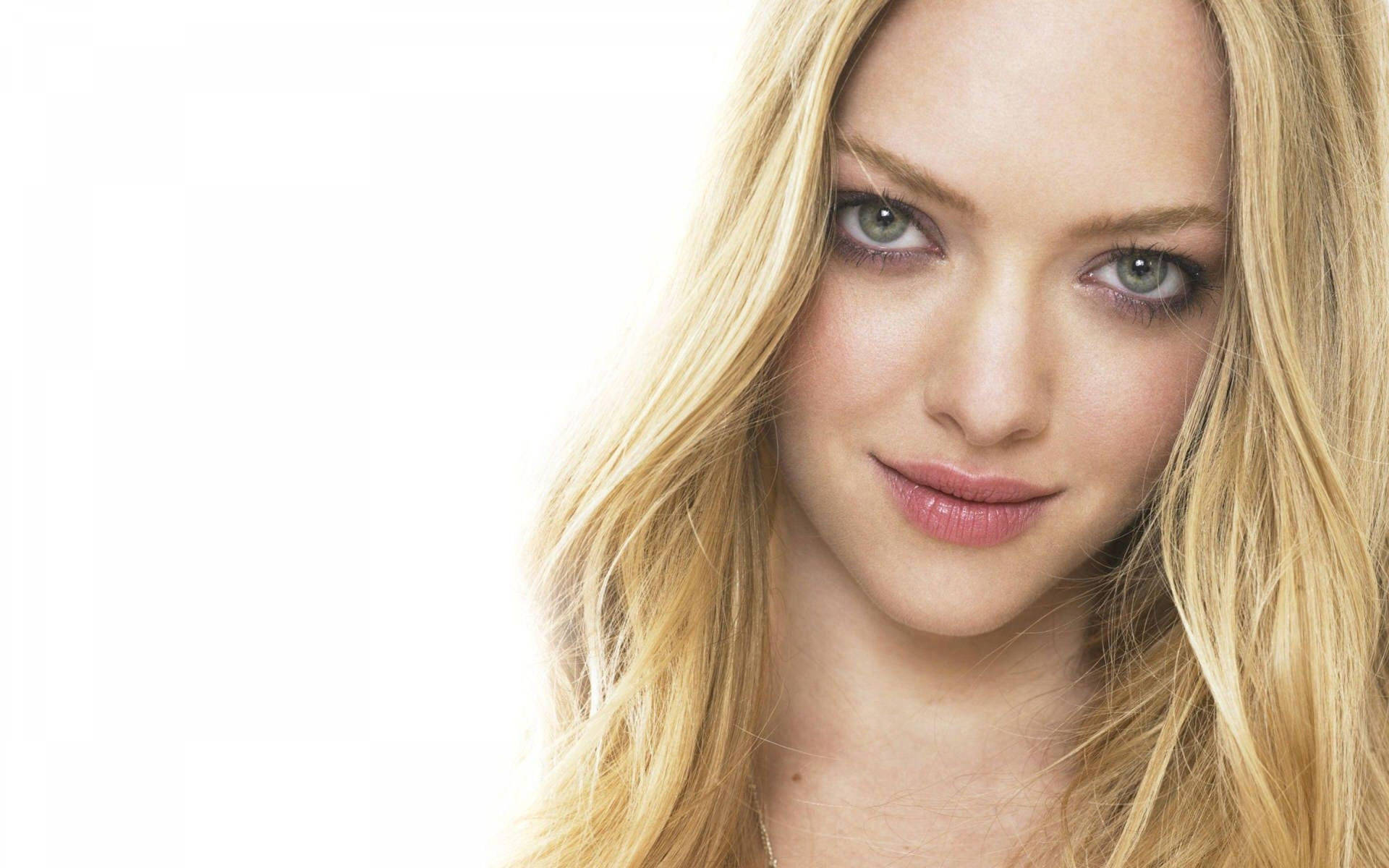 Amanda Seyfried Face Wallpapers