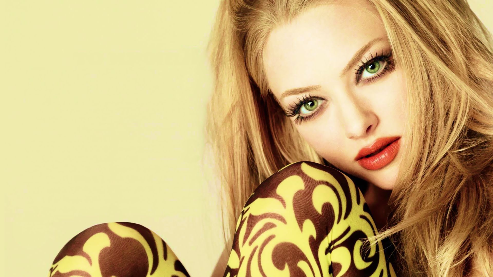 Amanda Seyfried Face Wallpapers