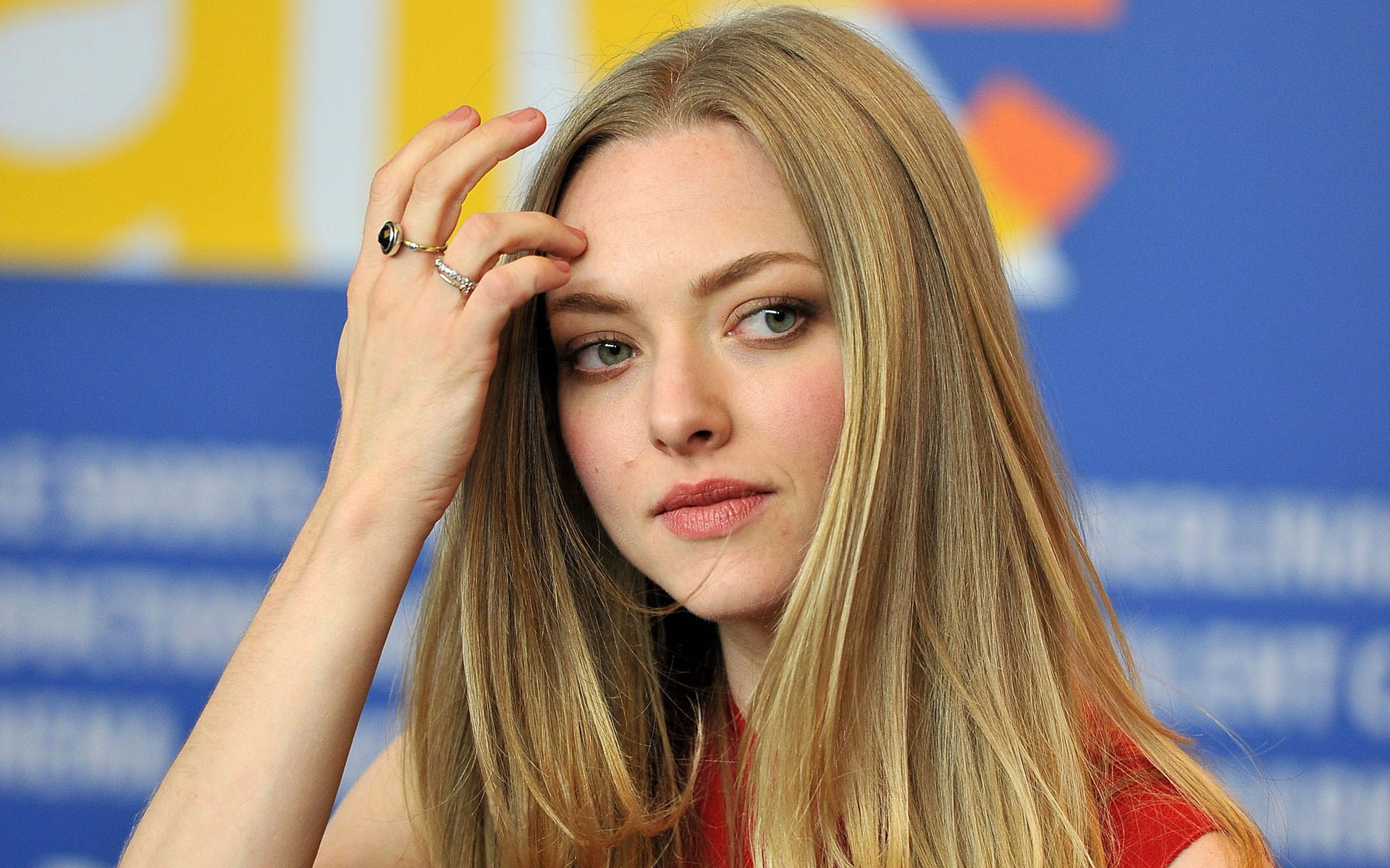 Amanda Seyfried Face Wallpapers