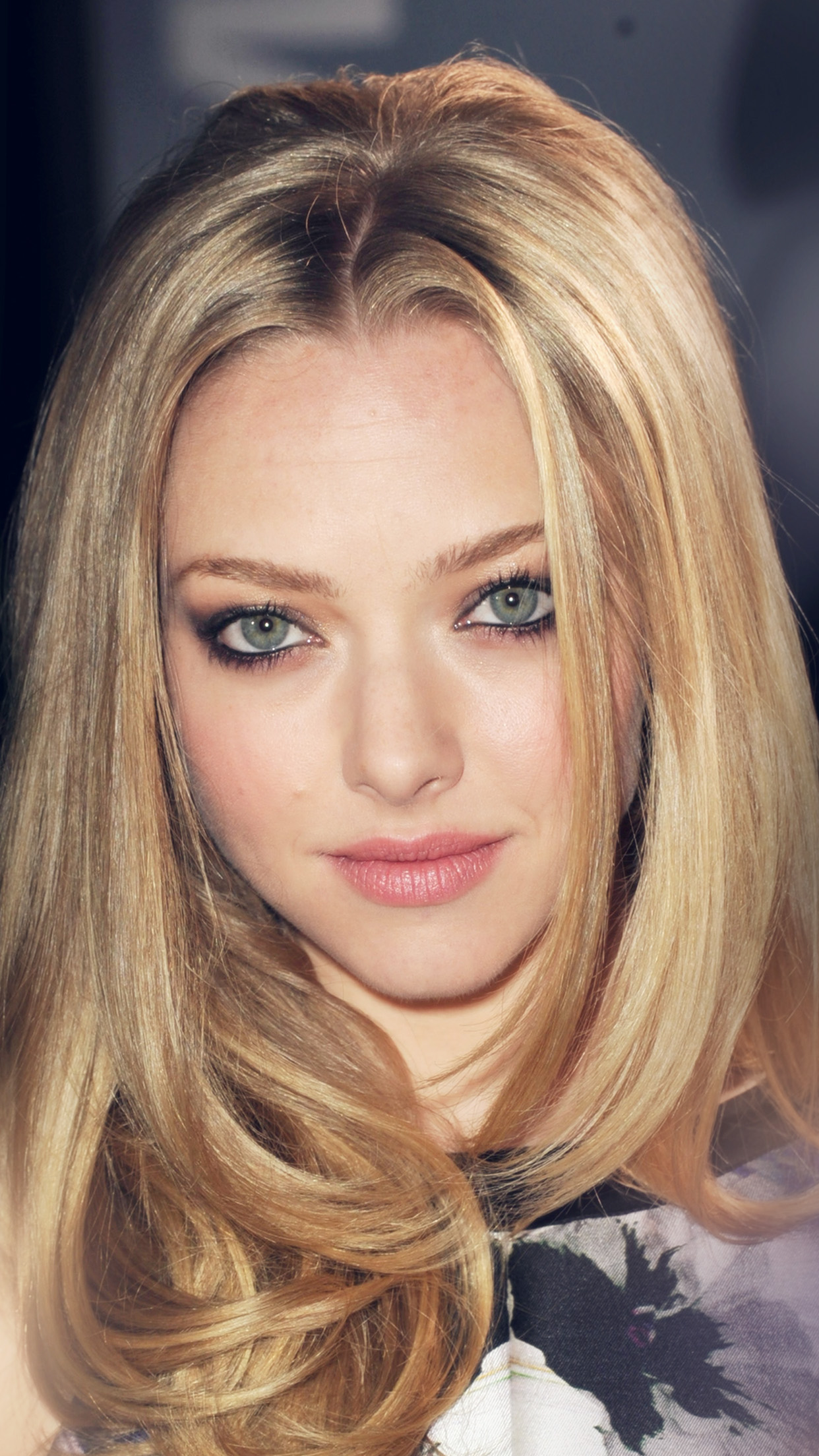 Amanda Seyfried Face Wallpapers