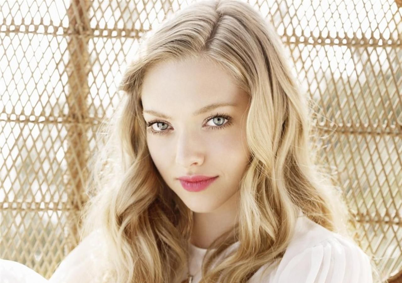 Amanda Seyfried Face Wallpapers