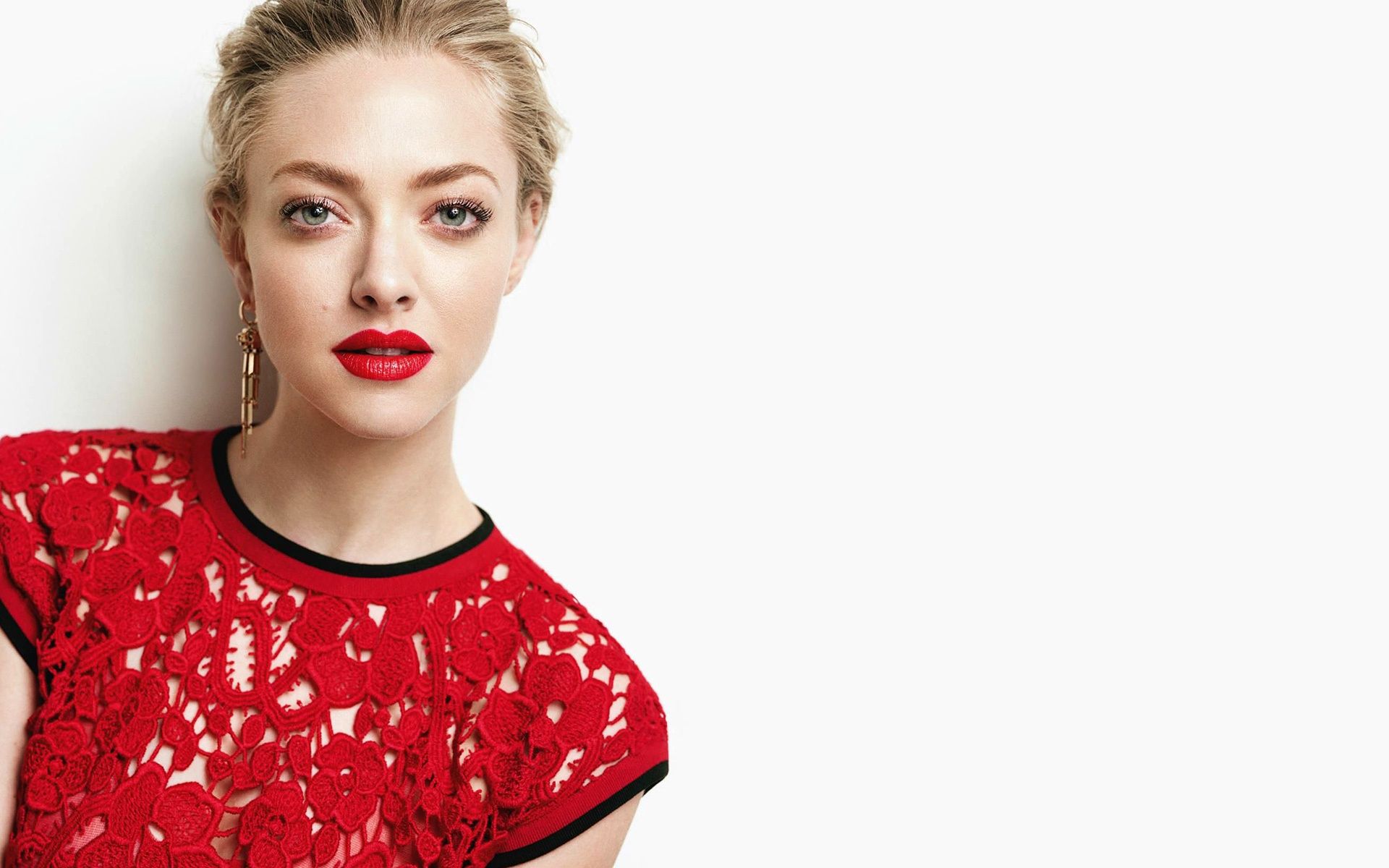 Amanda Seyfried New 2020 Wallpapers