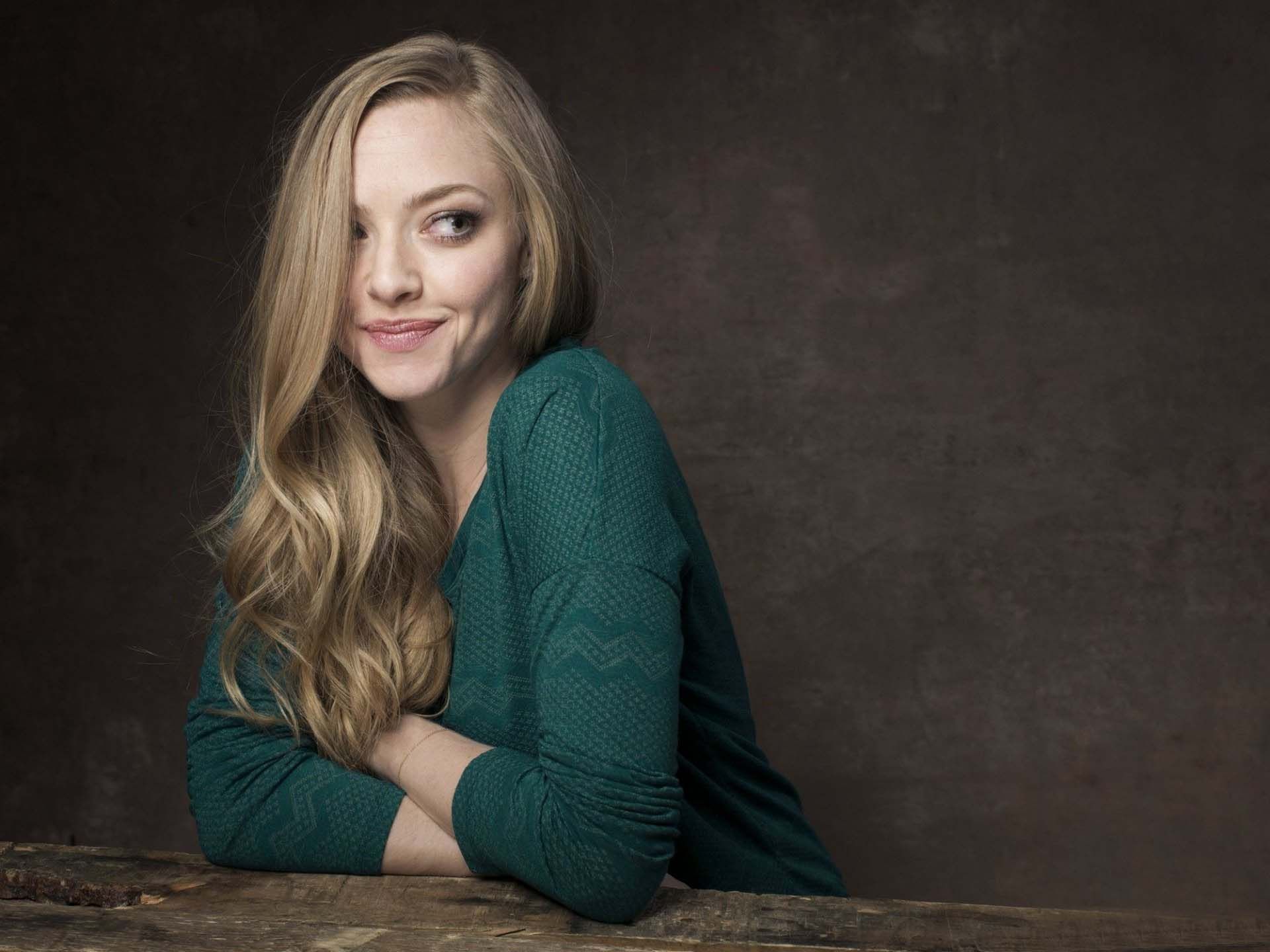 Amanda Seyfried Photoshoot Wallpapers