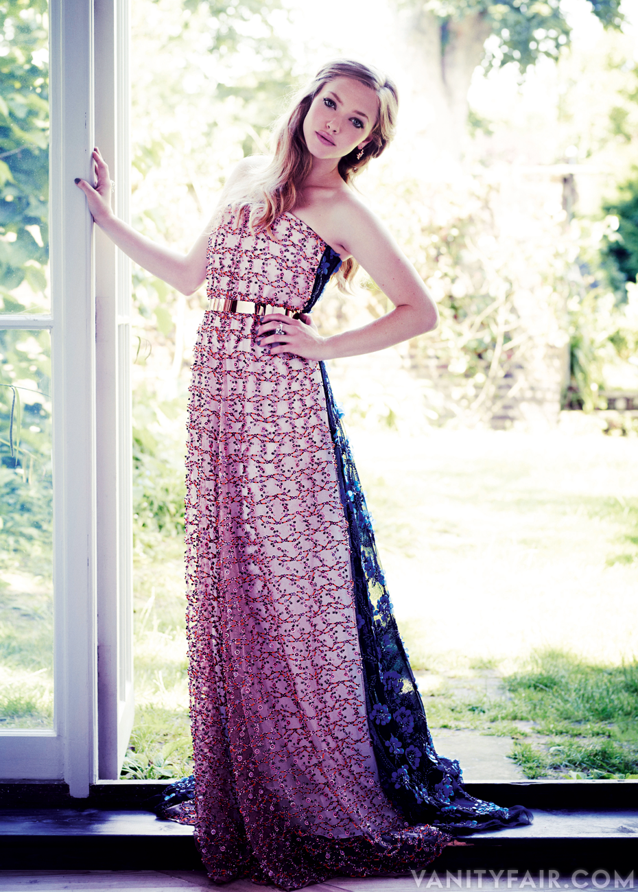 Amanda Seyfried Pink Dress Wallpapers