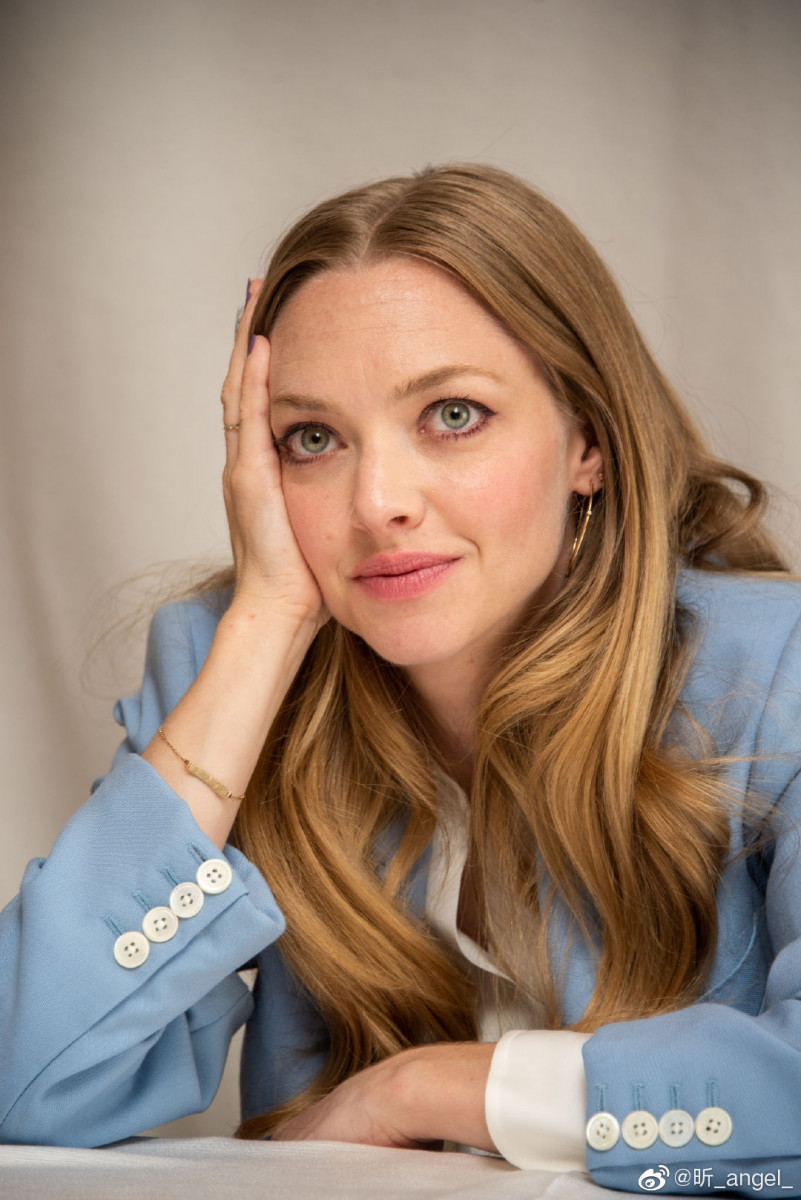 Amanda Seyfried Portrait 2019 Wallpapers