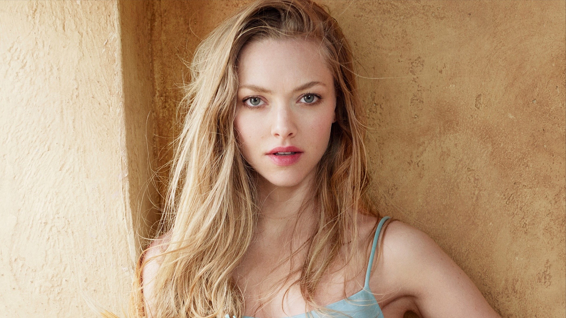 Amanda Seyfried Portrait Photoshoot Wallpapers