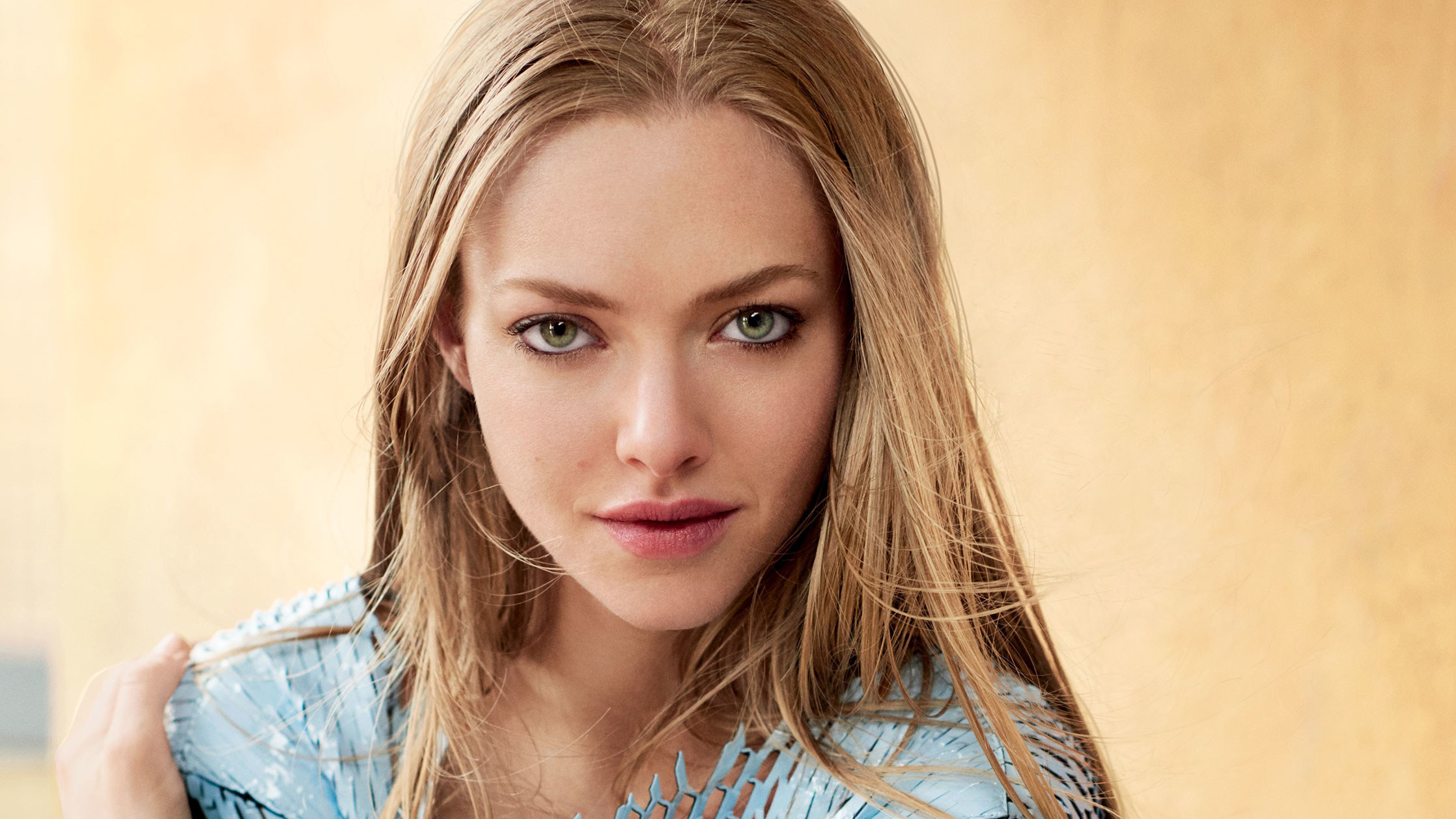 Amanda Seyfried Portrait Photoshoot Wallpapers