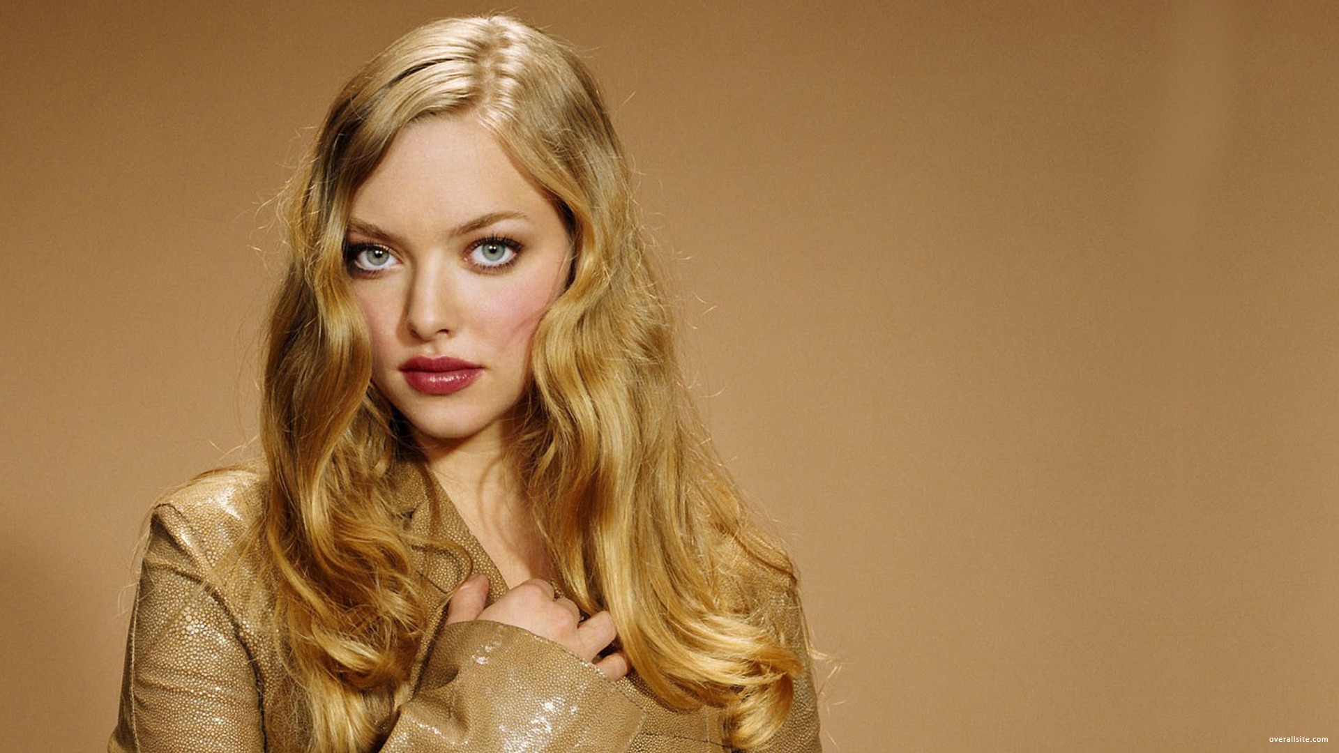 Amanda Seyfried Portrait Photoshoot Wallpapers