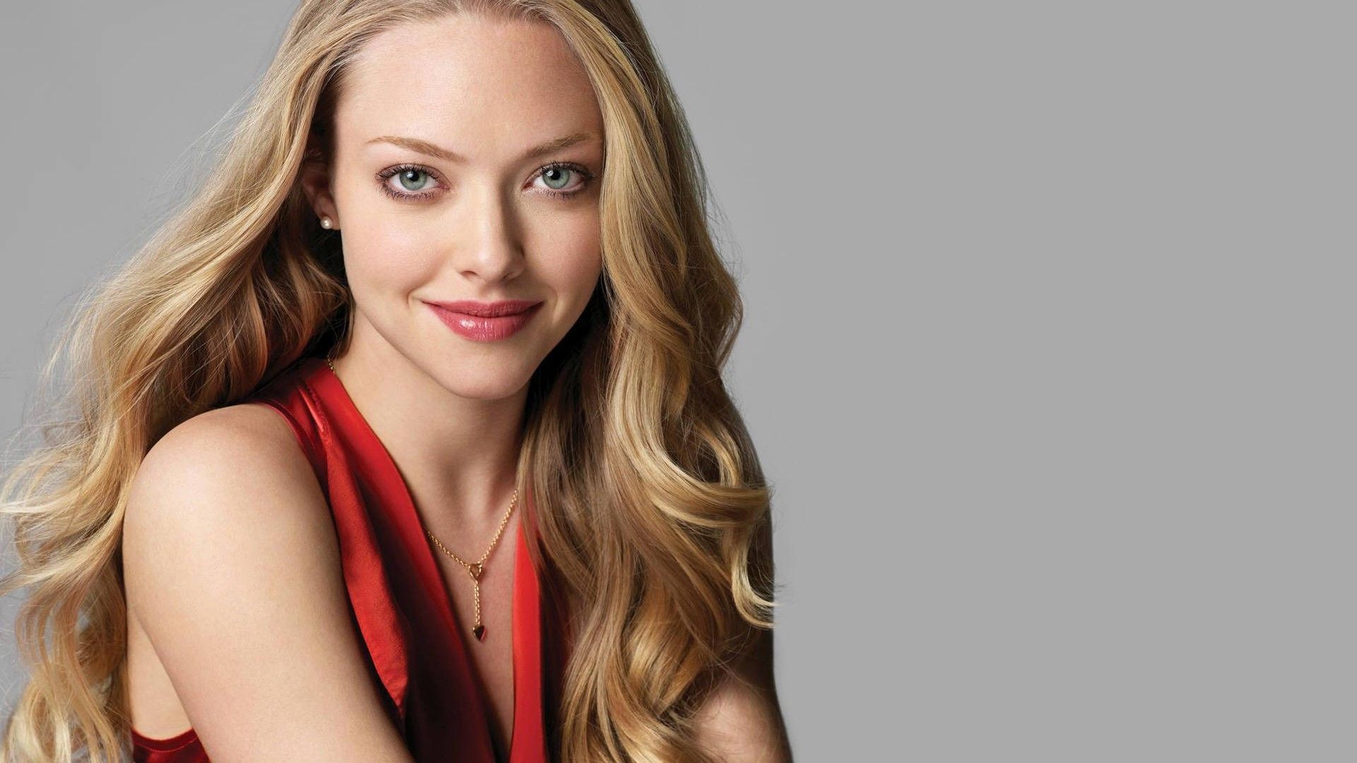 Amanda Seyfried Portrait Photoshoot Wallpapers