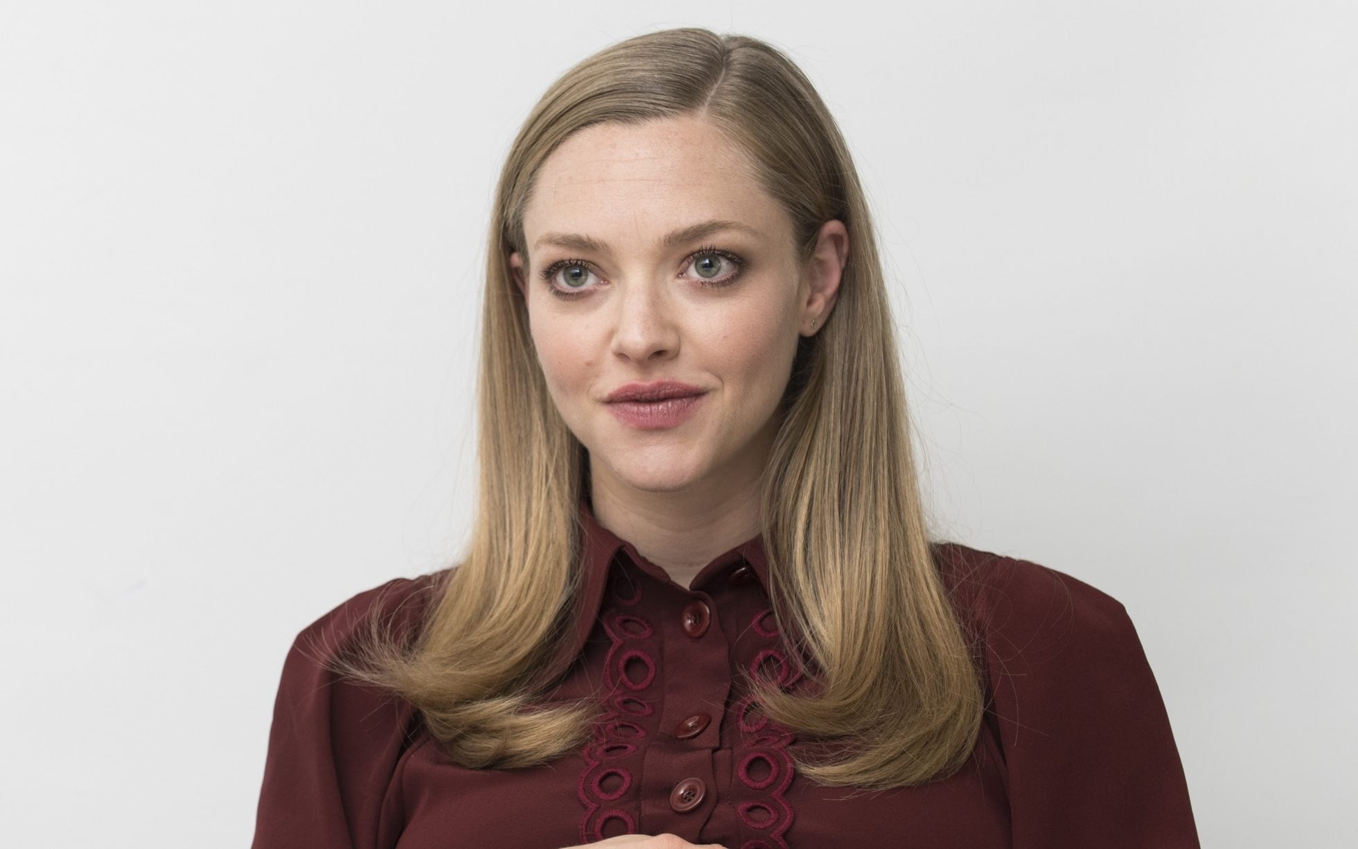 Amanda Seyfried Portrait Photoshoot Wallpapers