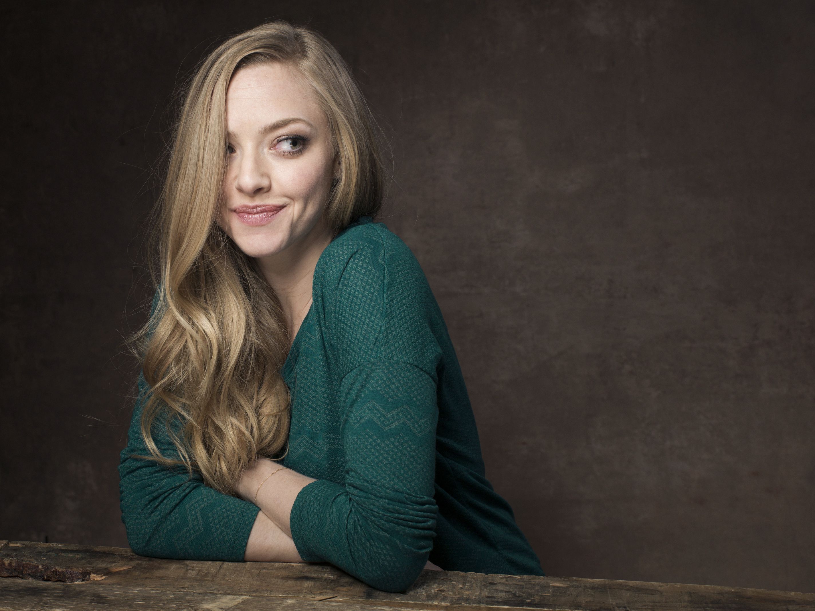 Amanda Seyfried Portrait Wallpapers