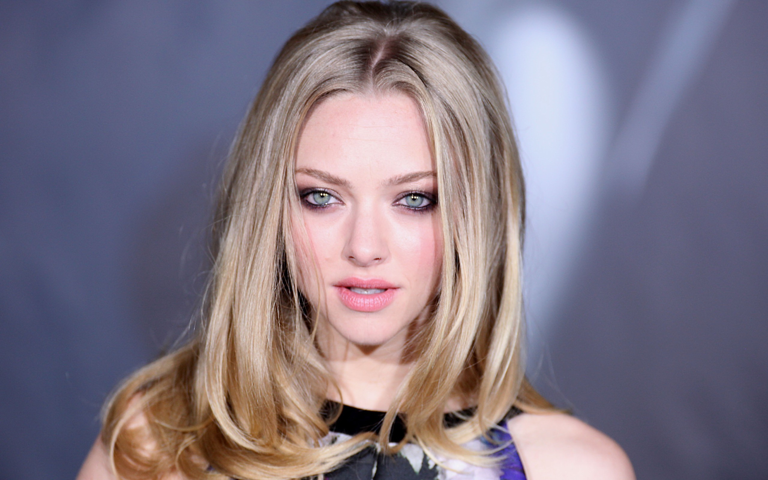 Amanda Seyfried Portrait Wallpapers