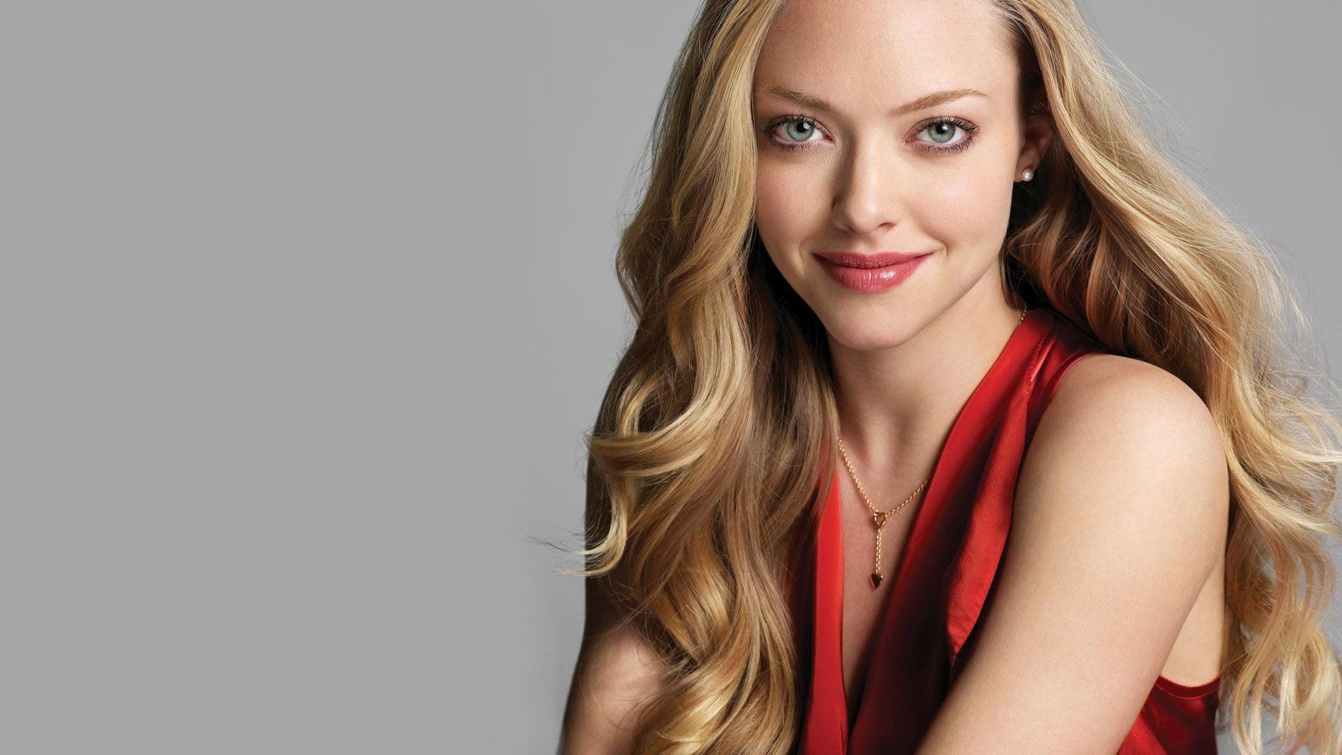 Amanda Seyfried Portrait Wallpapers