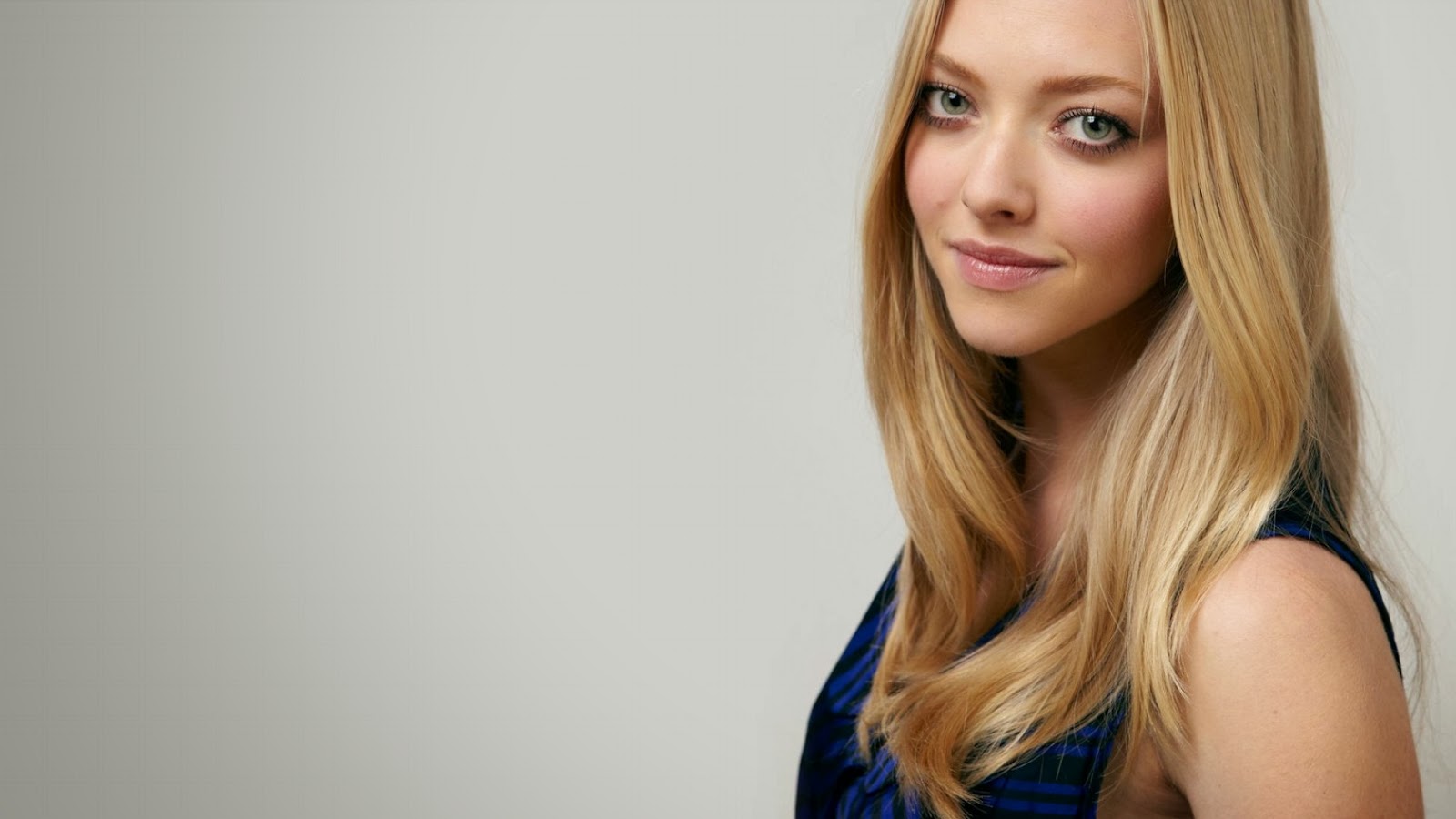 Amanda Seyfried Portrait Wallpapers