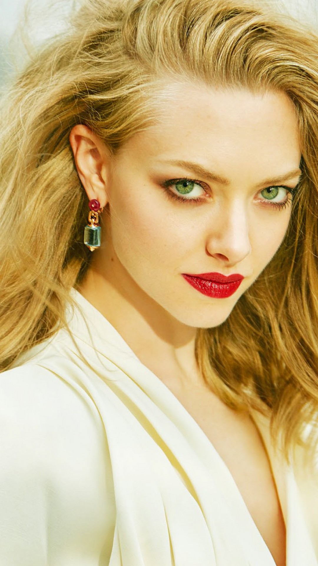 Amanda Seyfried Portrait Wallpapers