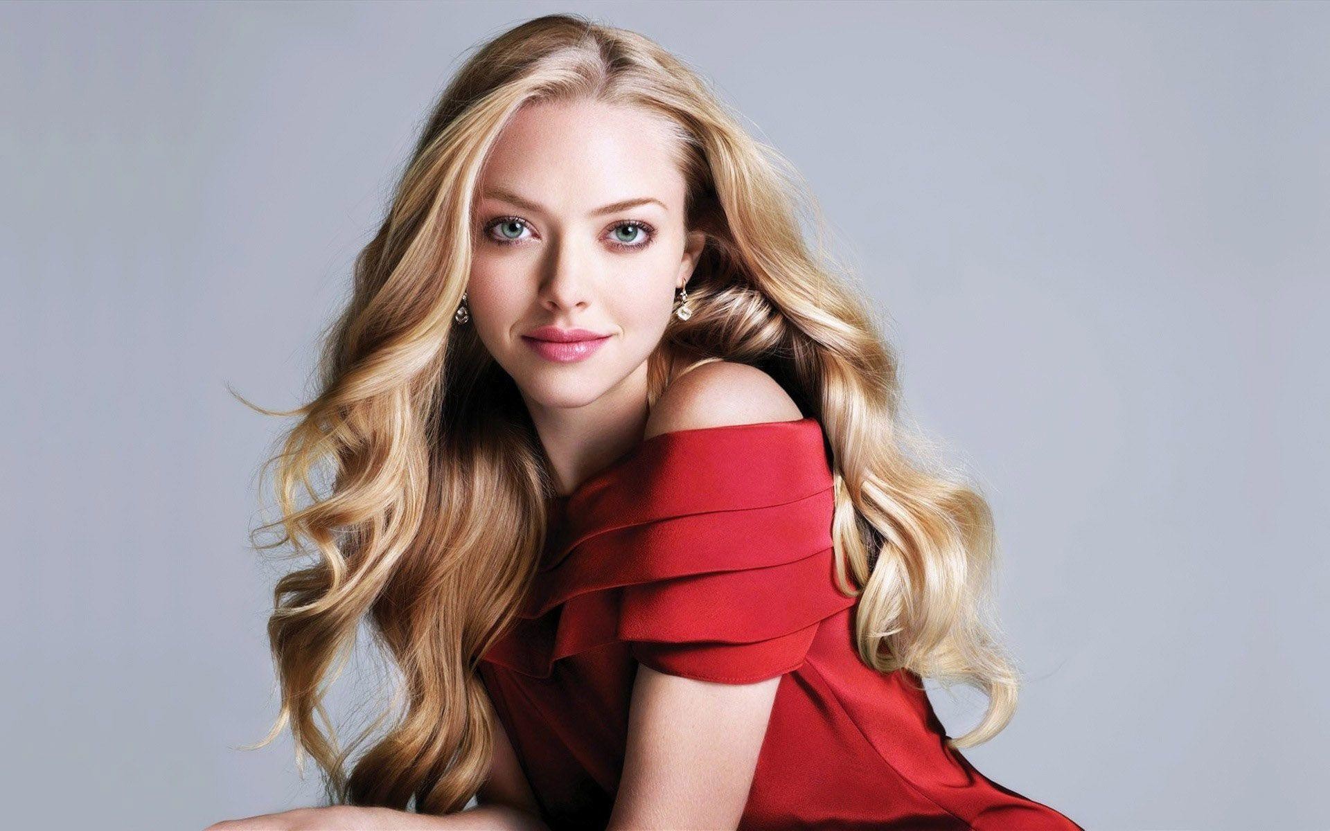 Amanda Seyfried Vogue Magazine Wallpapers