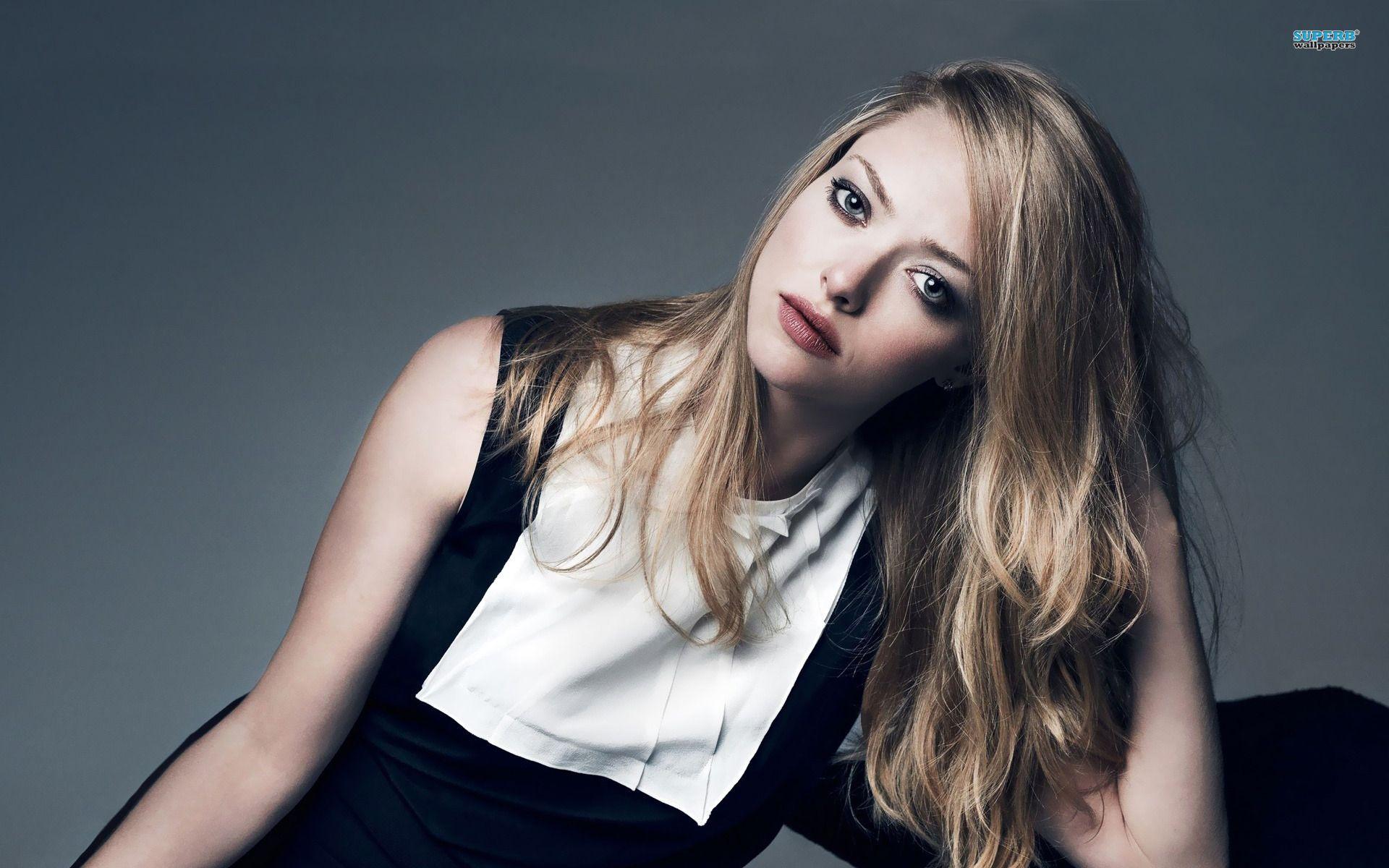 Amanda Seyfried You Should Have Left Wallpapers