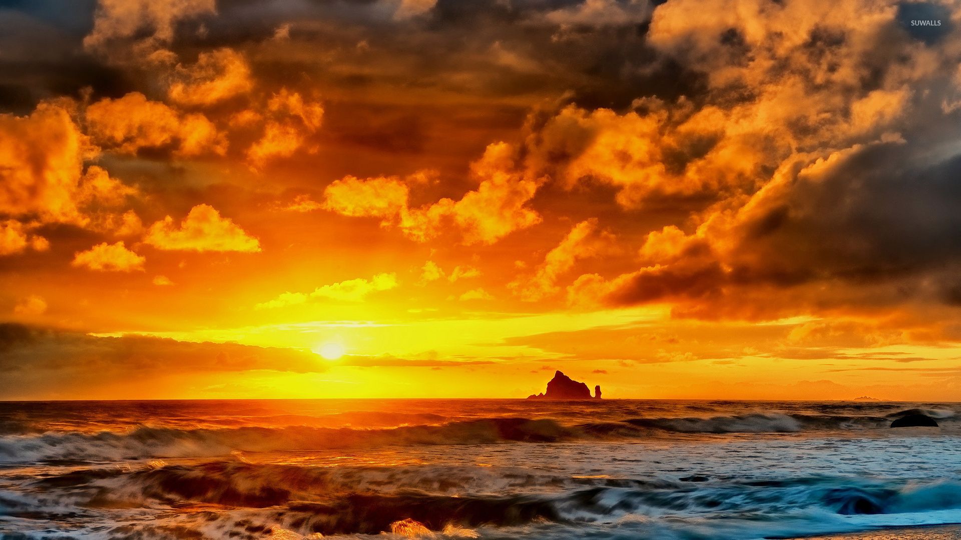 Amazing Cloudy Sunset Wallpapers