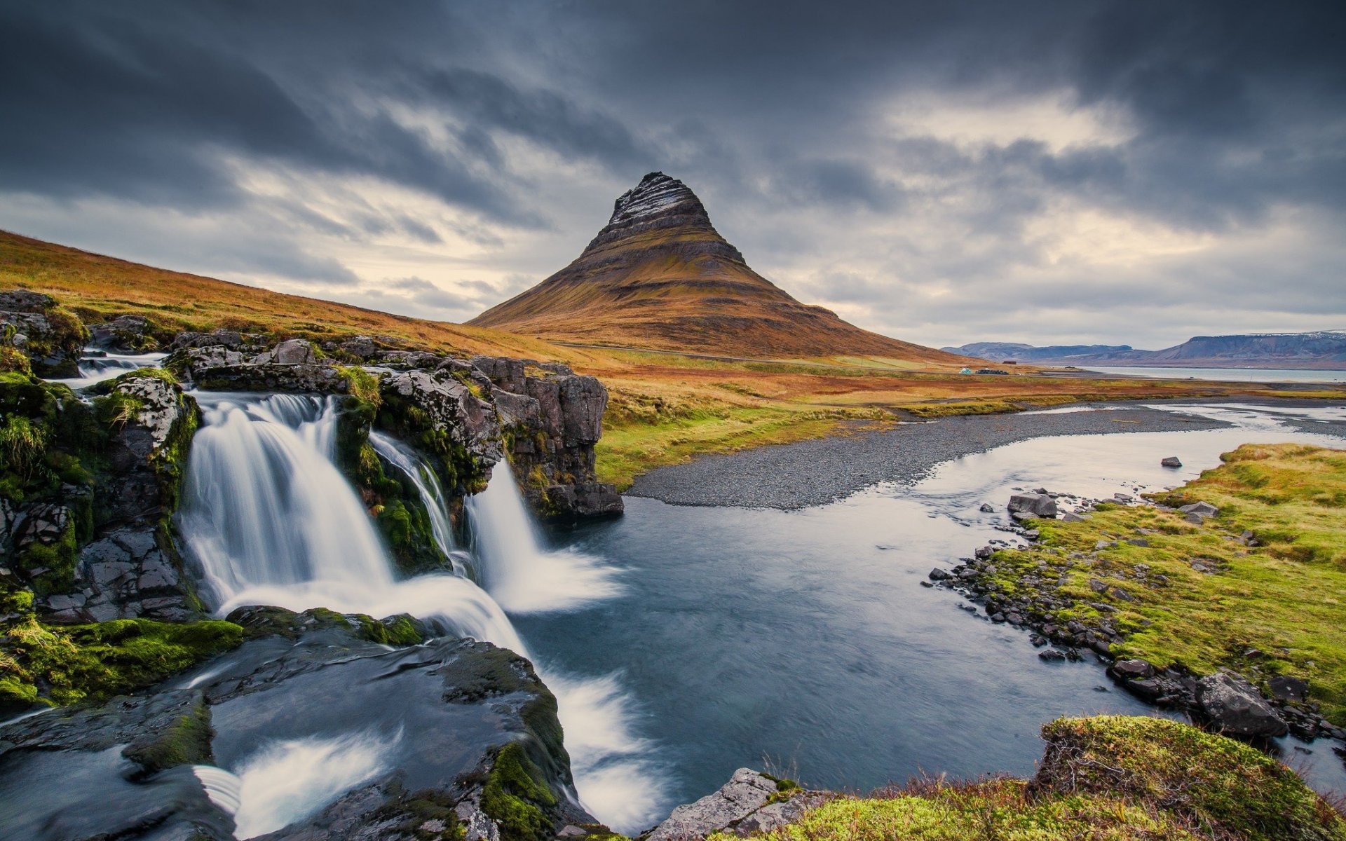 Amazing Mountains In Iceland Wallpapers