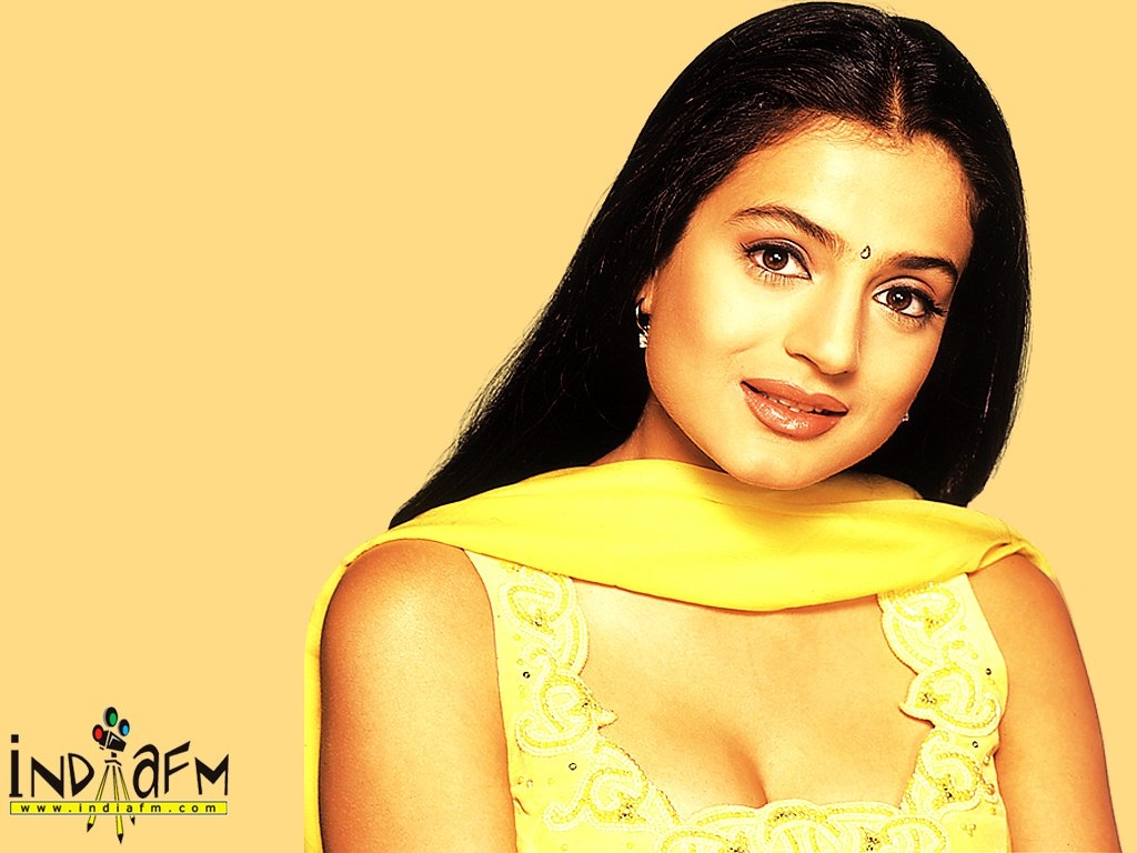 Ameesha Patel Wallpapers