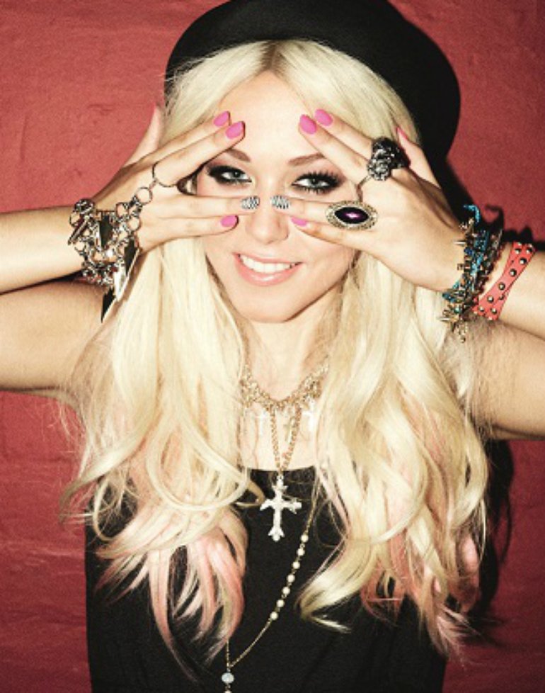 Amelia Lily Wallpapers