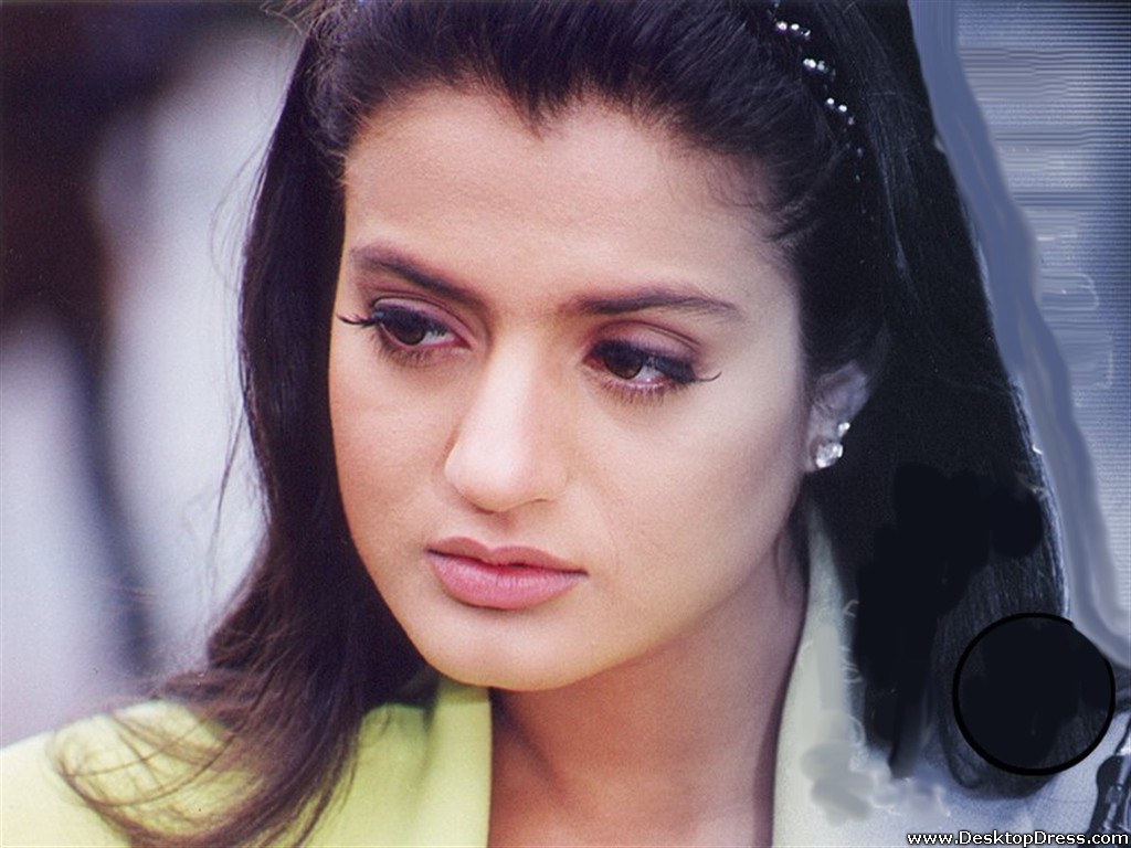 Amisha Patel Wallpapers