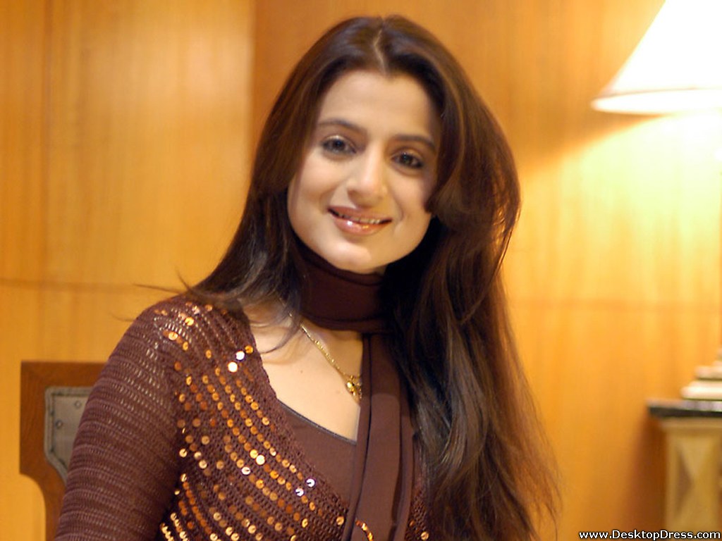 Amisha Patel Wallpapers