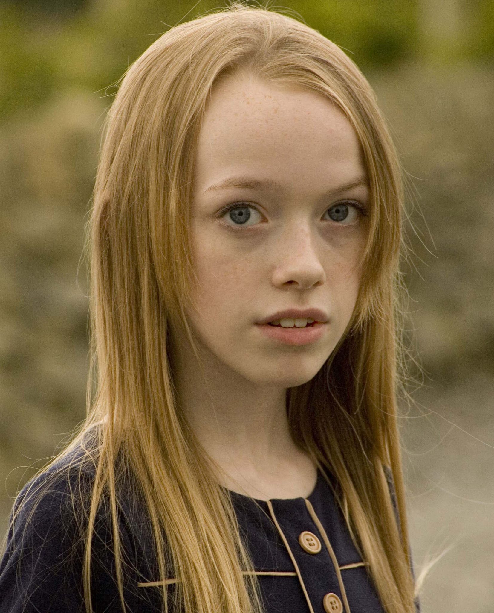 Amybeth McNulty 2021 Wallpapers