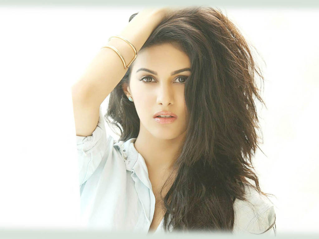 Amyra Dastur Wallpapers