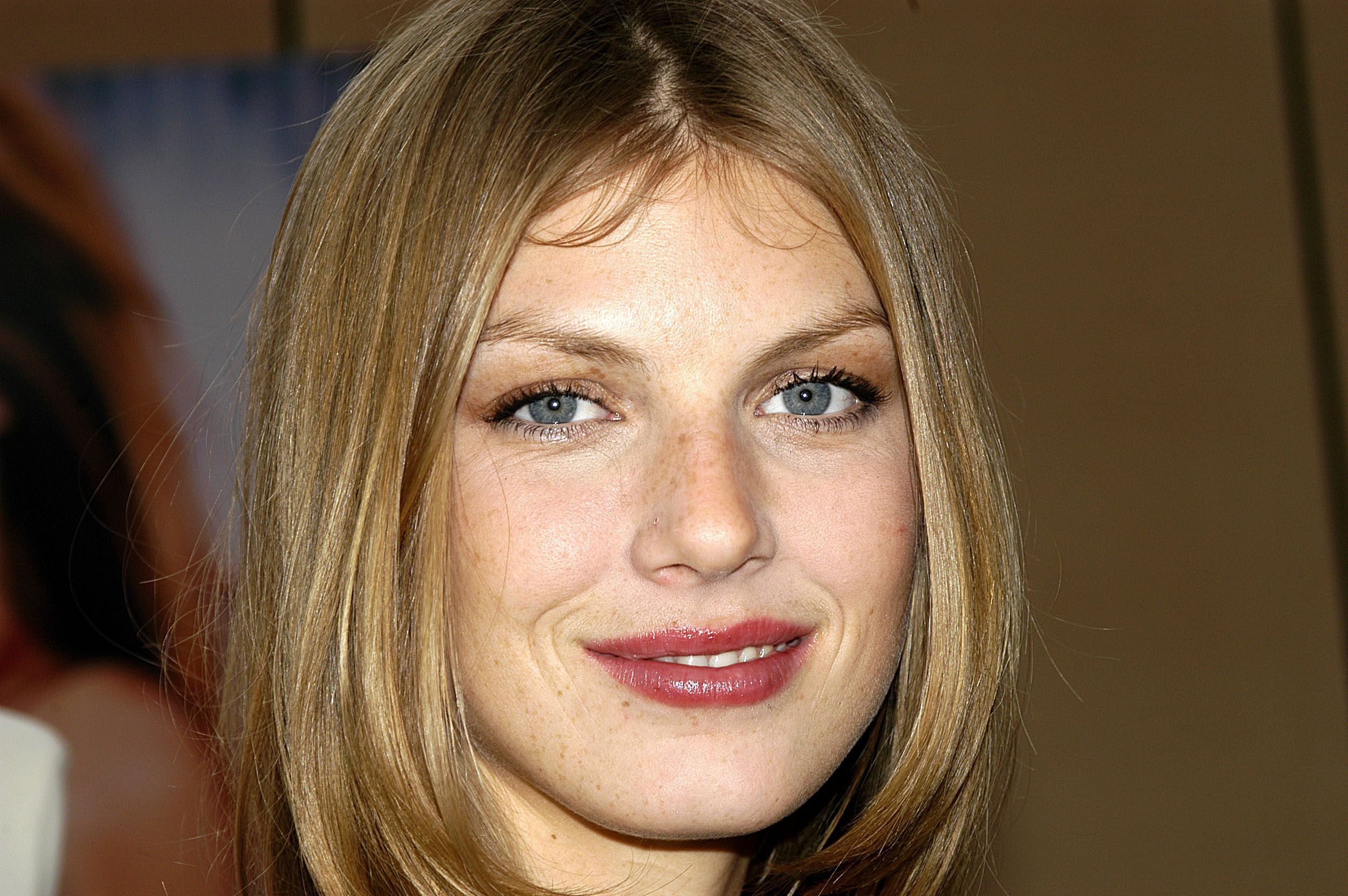 Angela Lindvall Wallpapers