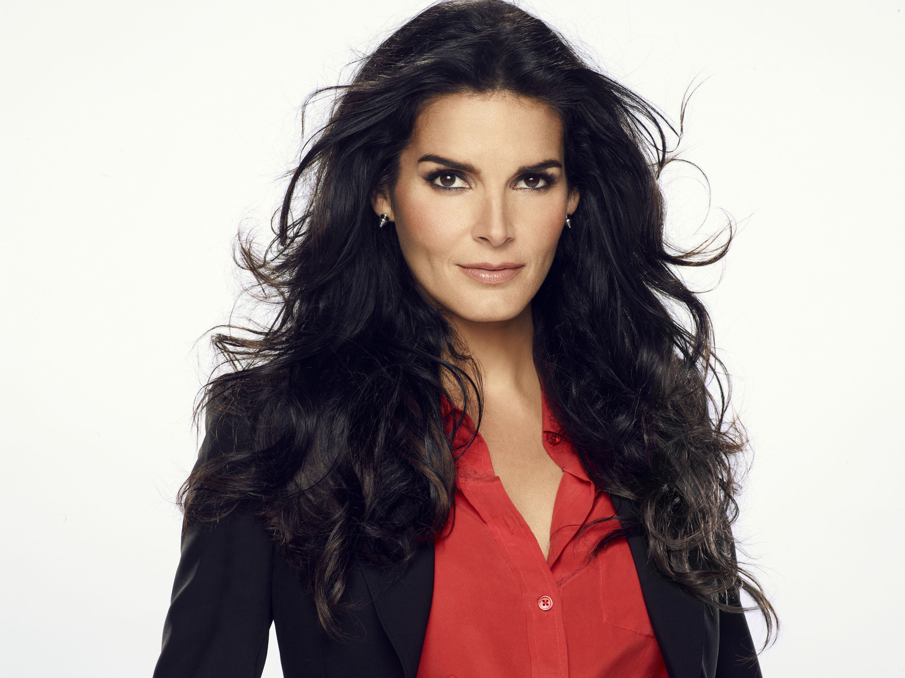 Angie Harmon Wallpapers