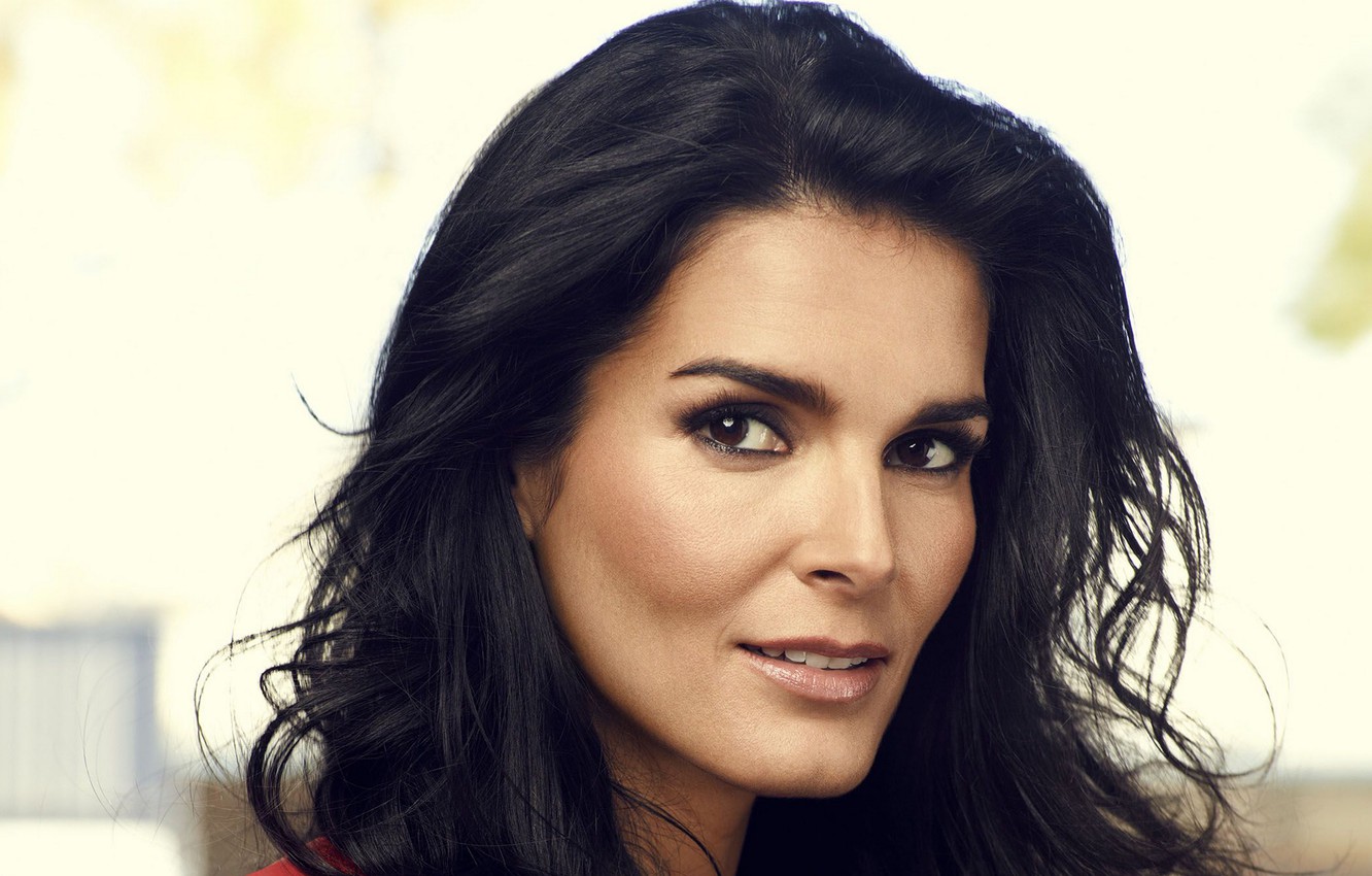 Angie Harmon Wallpapers