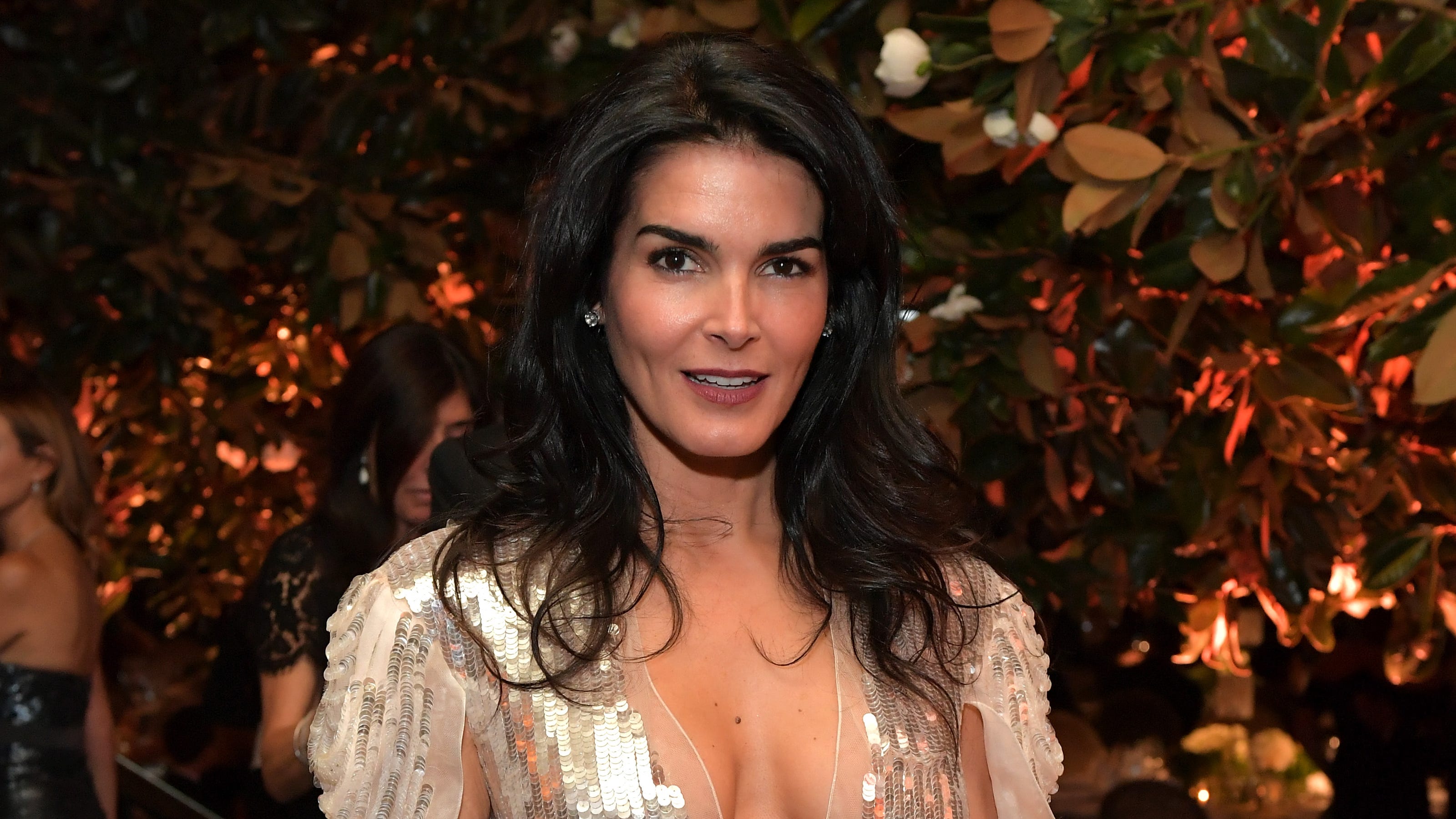 Angie Harmon Wallpapers