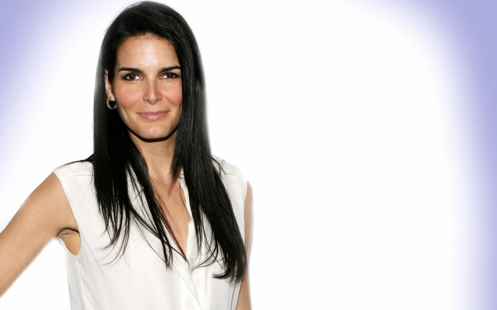 Angie Harmon Wallpapers