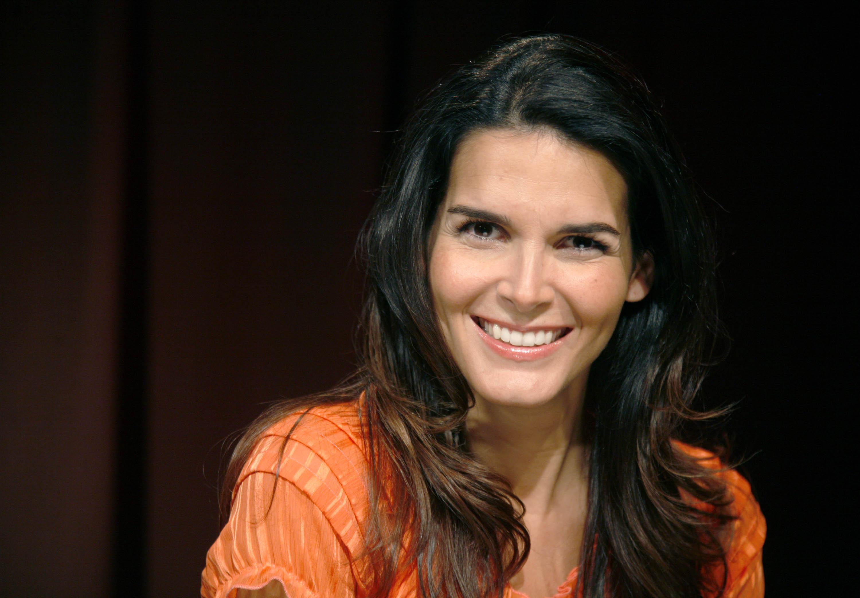 Angie Harmon Wallpapers