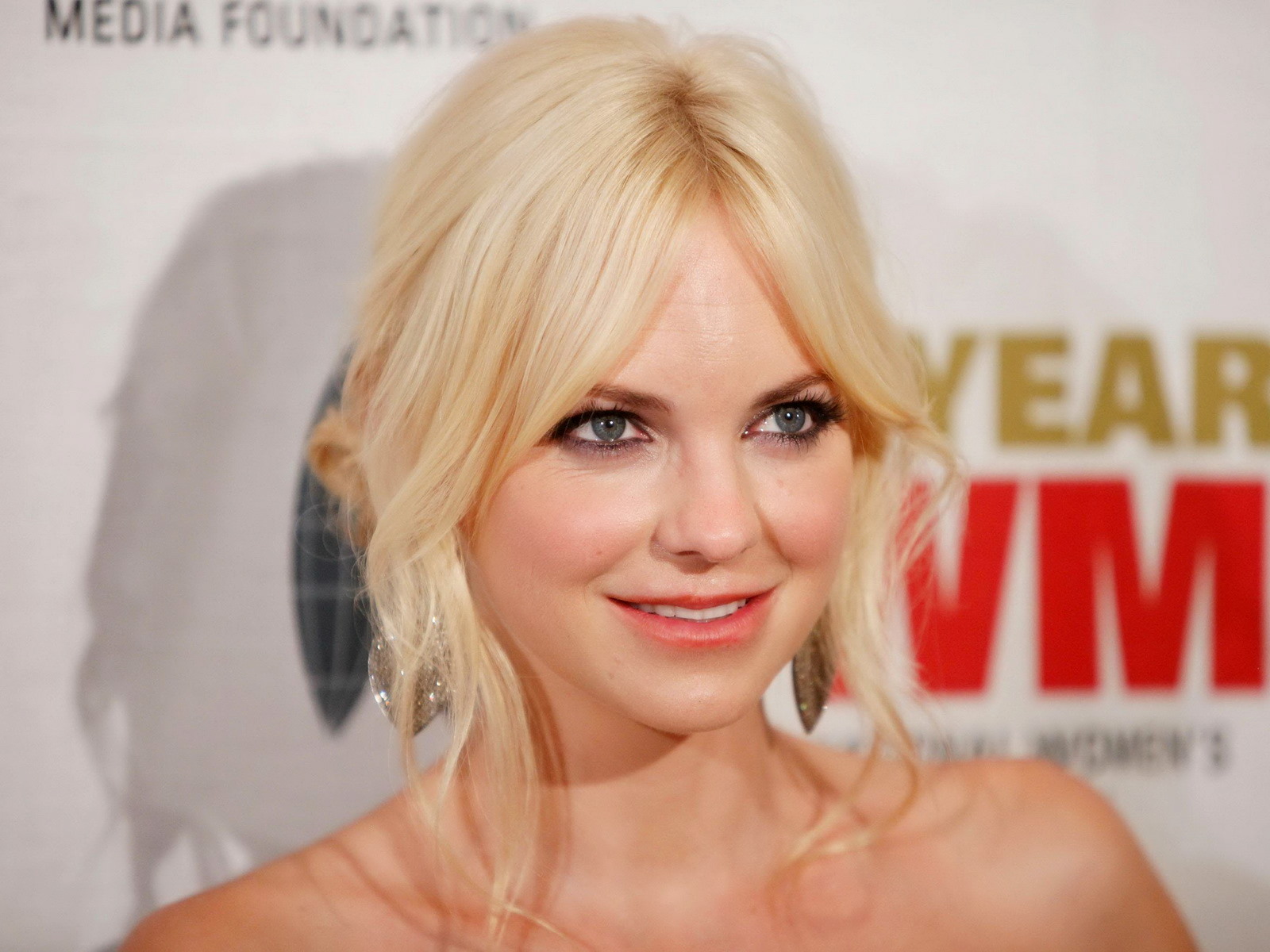 Anna Faris Photoshoot Wallpapers