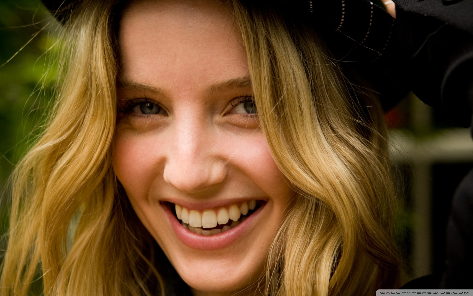 Annabelle Wallis Wallpapers