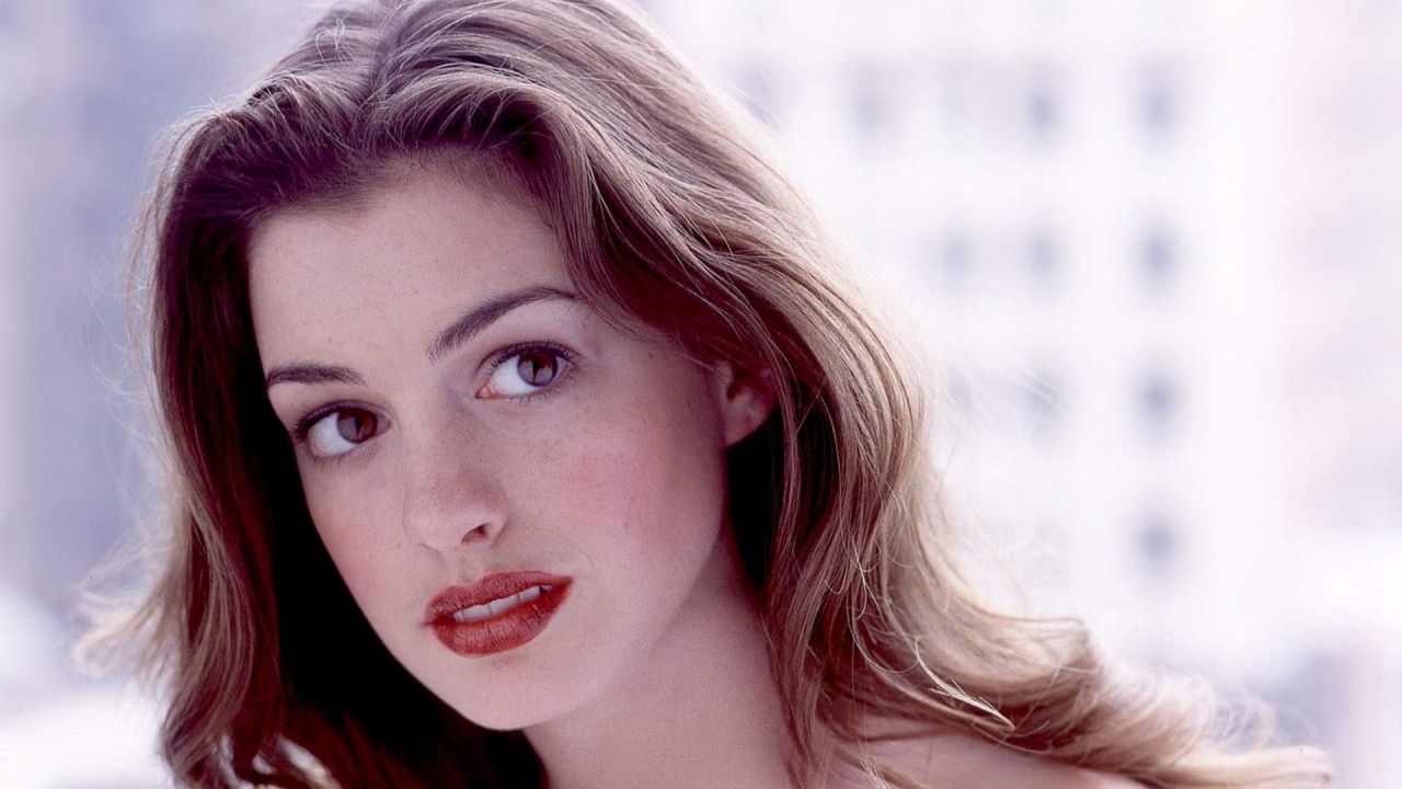 Anne Hathaway Wallpapers