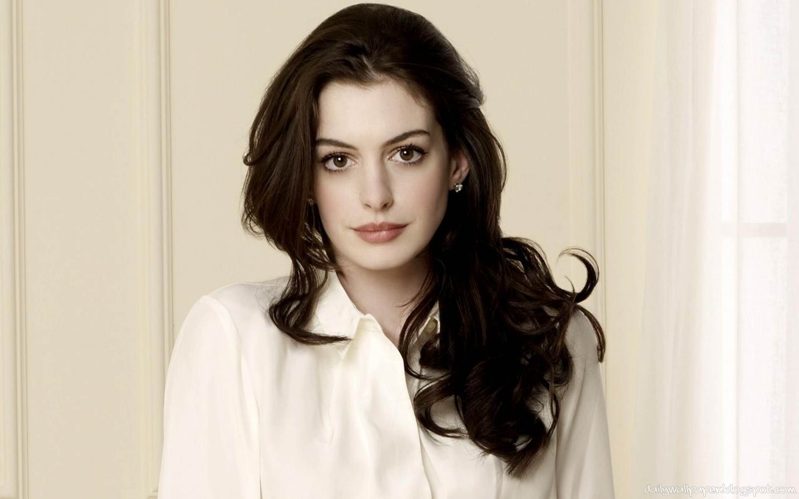 Anne Hathaway Wallpapers