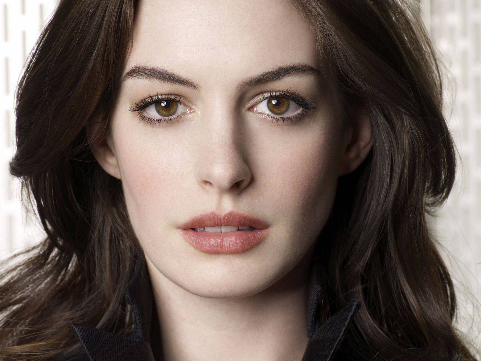 Anne Hathaway Wallpapers