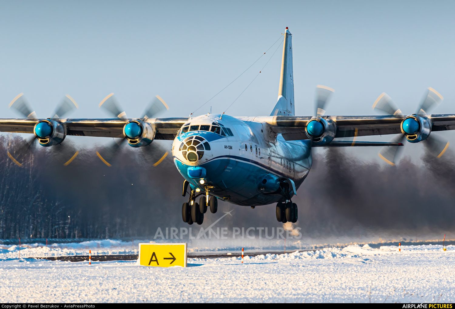 Antonov An-12 Wallpapers